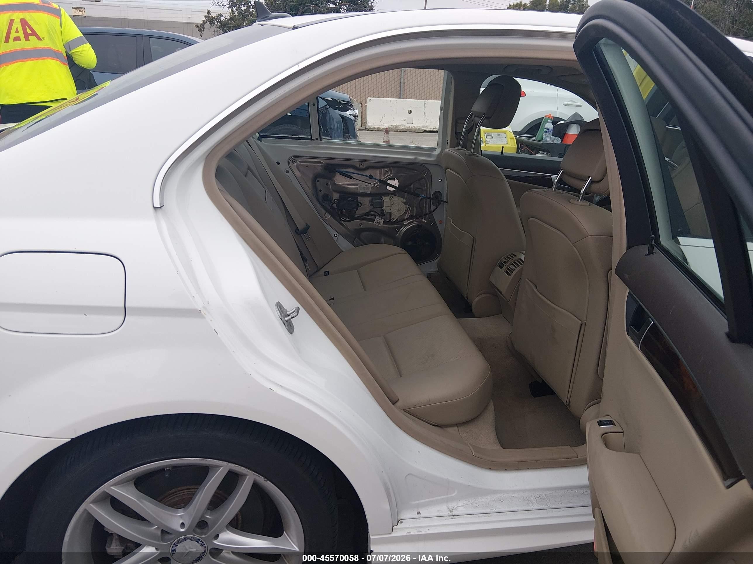 2014 Mercedes-benz C 300 Sport 4matic White vin: WDDGF8AB9EA966477
