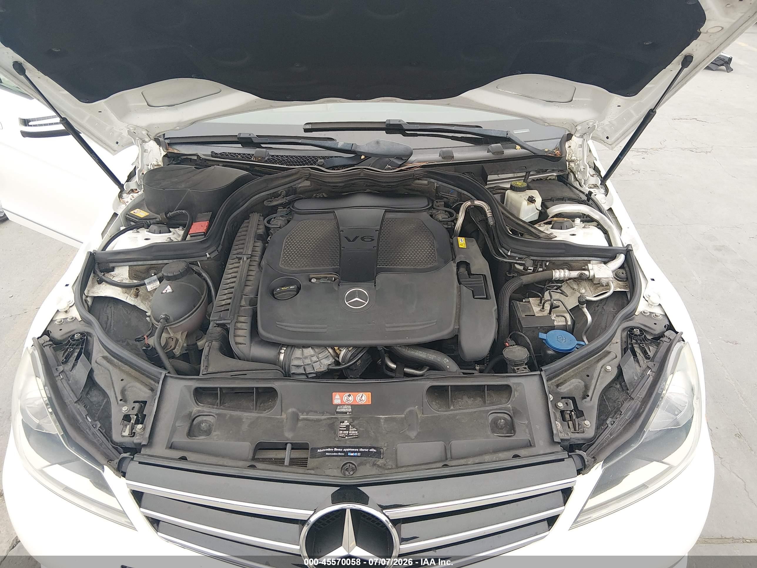 2014 Mercedes-benz C 300 Sport 4matic White vin: WDDGF8AB9EA966477