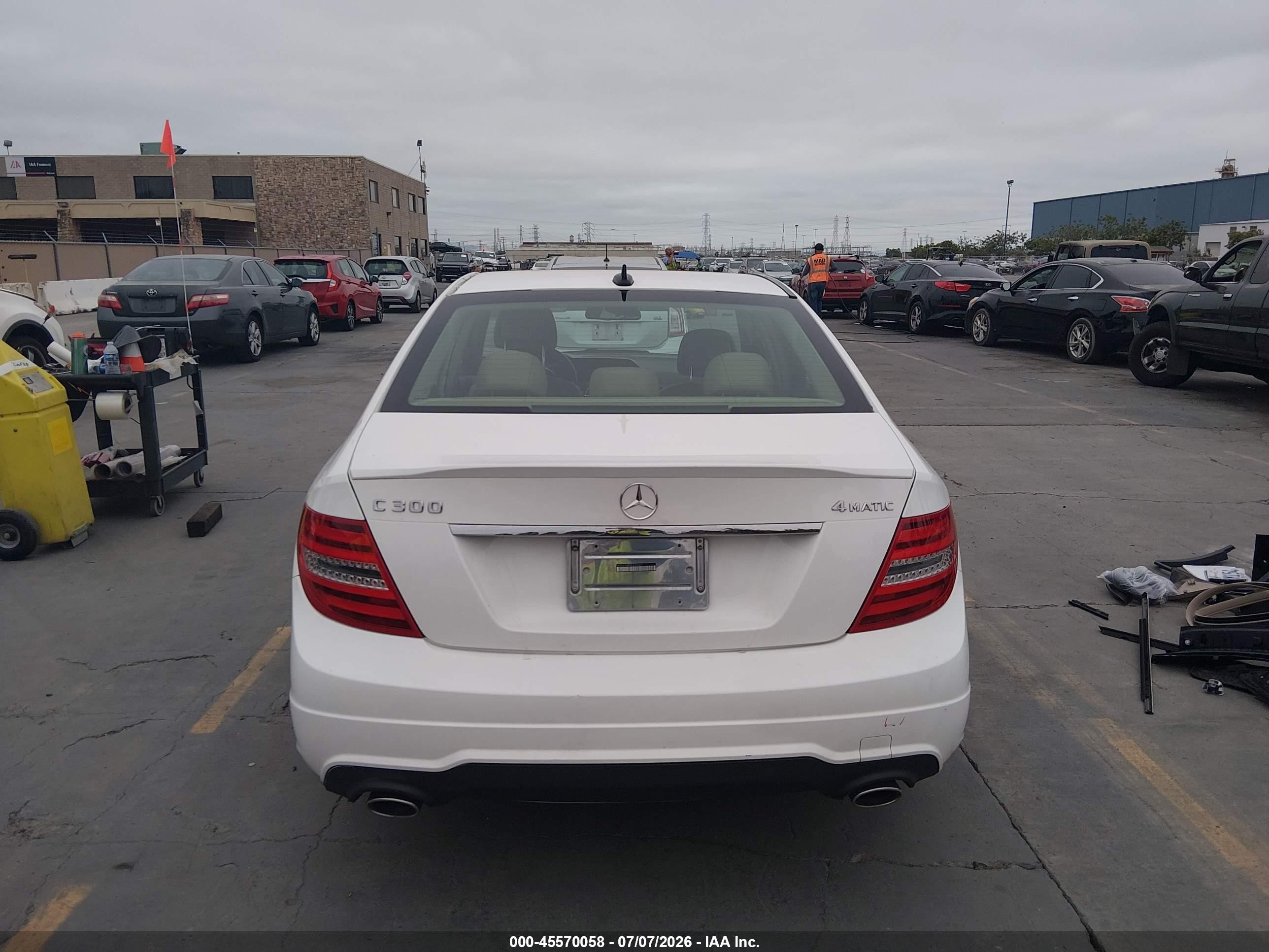 2014 Mercedes-benz C 300 Sport 4matic White vin: WDDGF8AB9EA966477