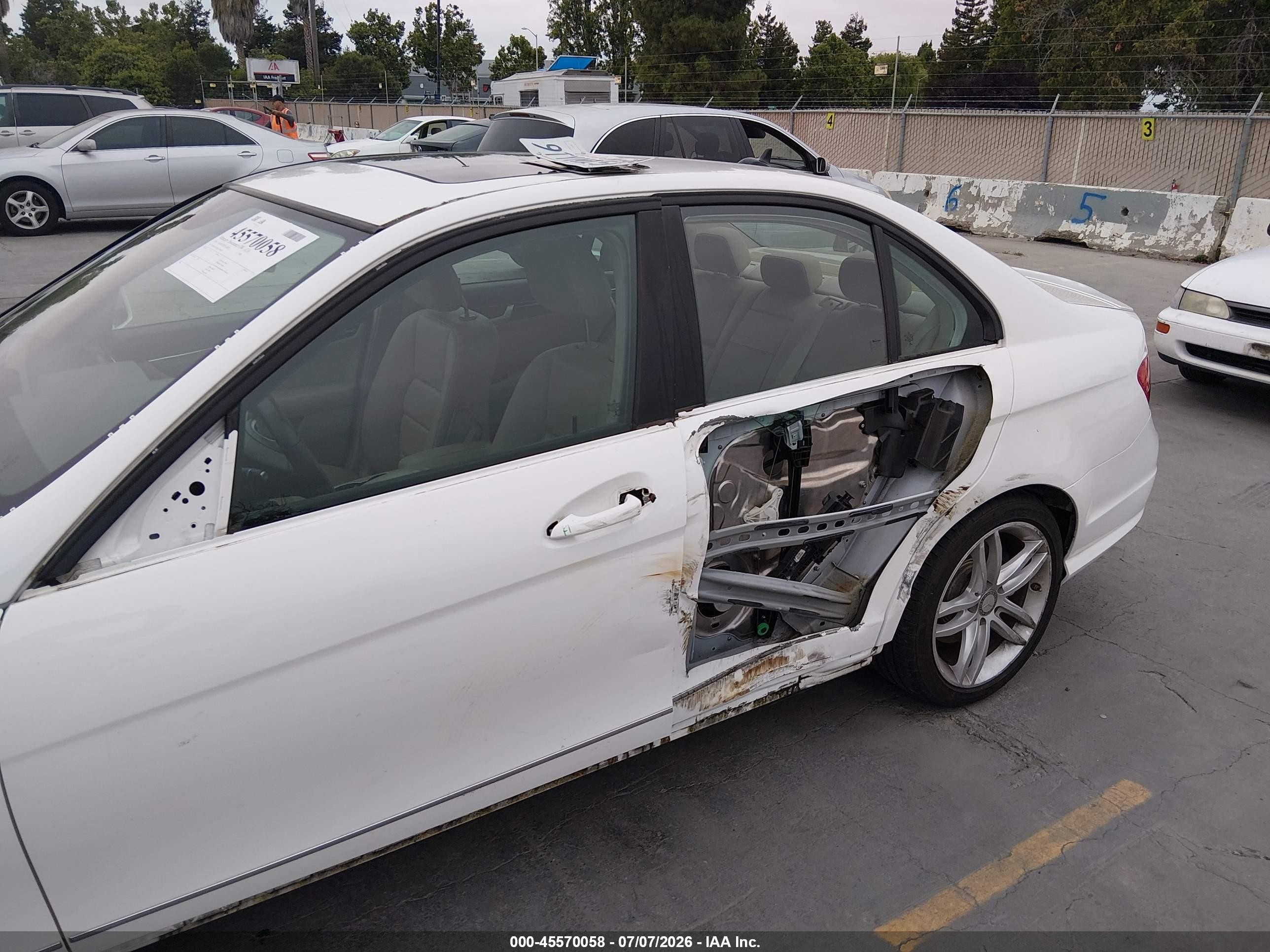 2014 Mercedes-benz C 300 Sport 4matic White vin: WDDGF8AB9EA966477