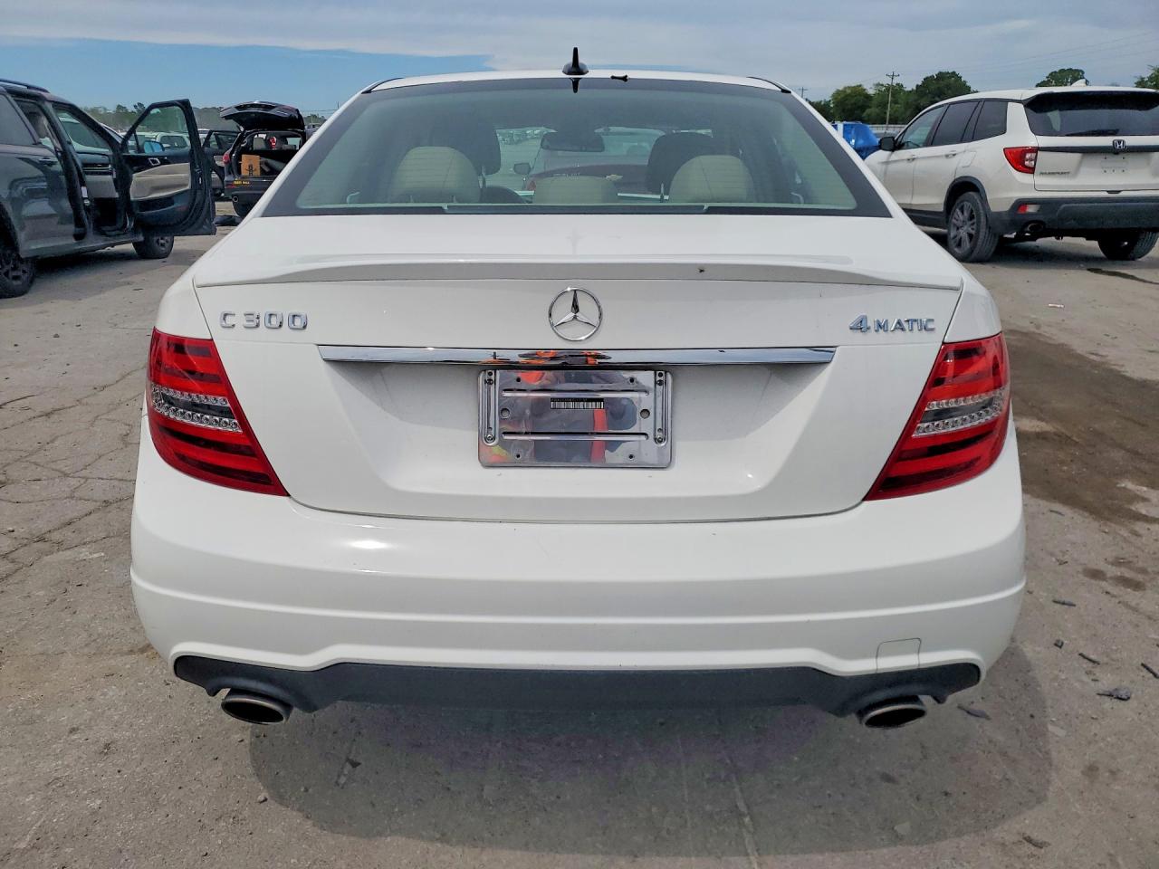 2014 Mercedes-benz C 300 4matic White vin: WDDGF8AB9EG161107