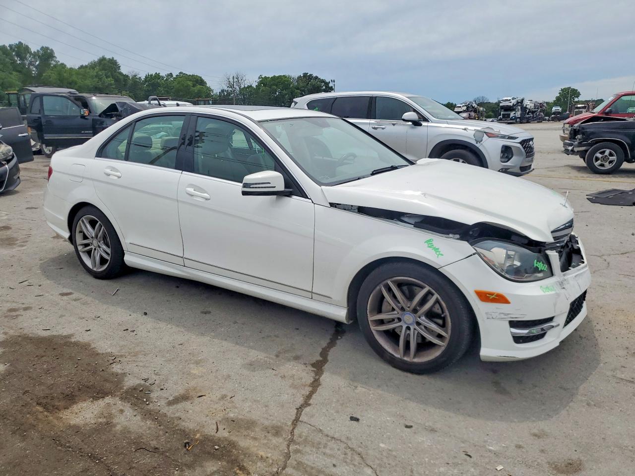 2014 Mercedes-benz C 300 4matic White vin: WDDGF8AB9EG161107