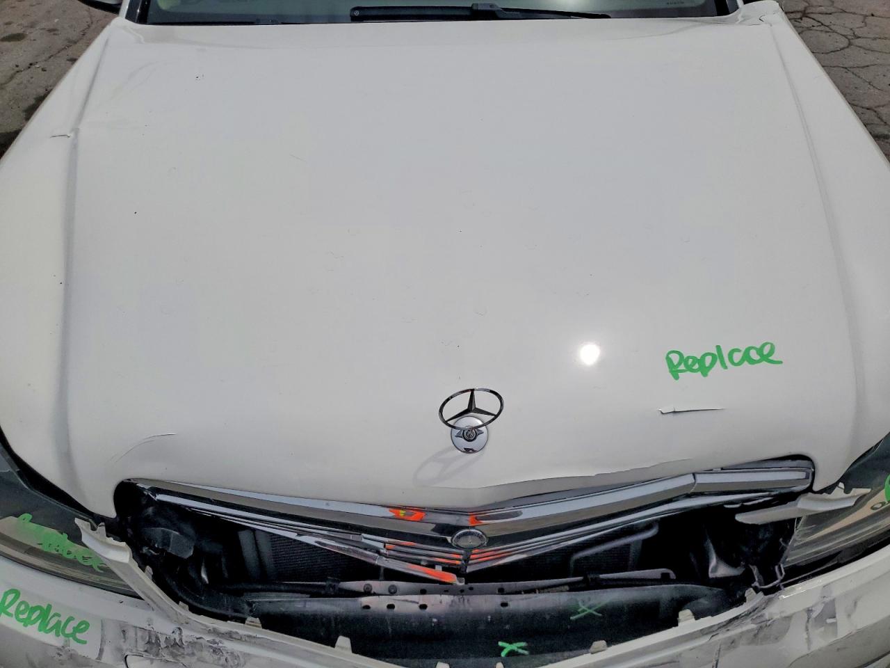 2014 Mercedes-benz C 300 4matic White vin: WDDGF8AB9EG161107