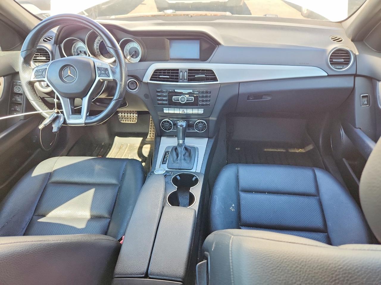2014 Mercedes-benz C 300 4matic White vin: WDDGF8AB9EG177615