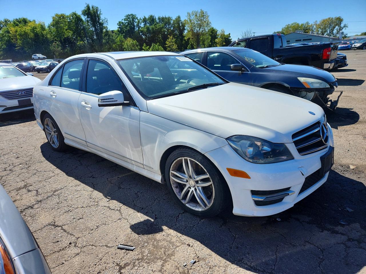 2014 Mercedes-benz C 300 4matic White vin: WDDGF8AB9EG177615