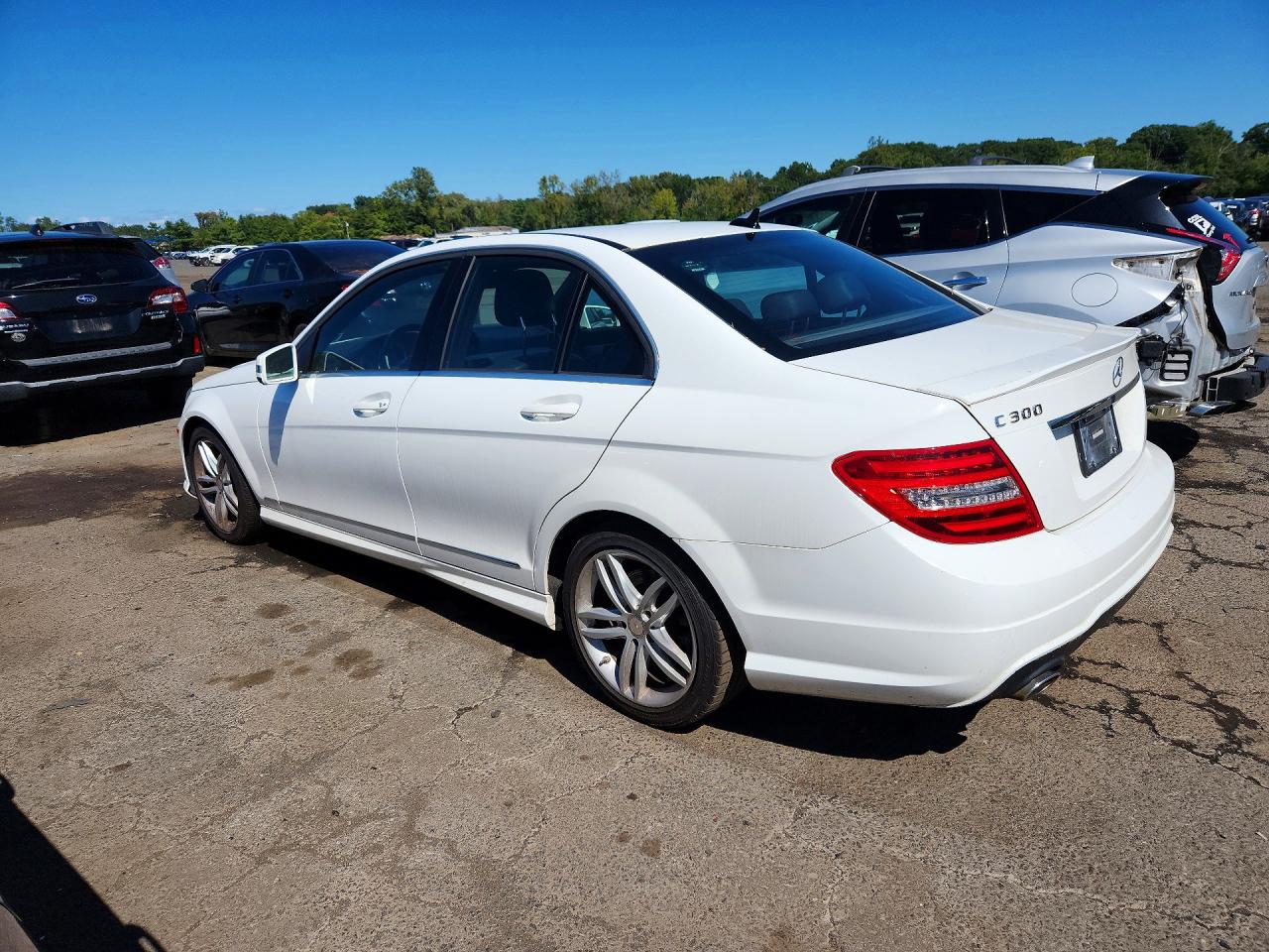 2014 Mercedes-benz C 300 4matic White vin: WDDGF8AB9EG177615