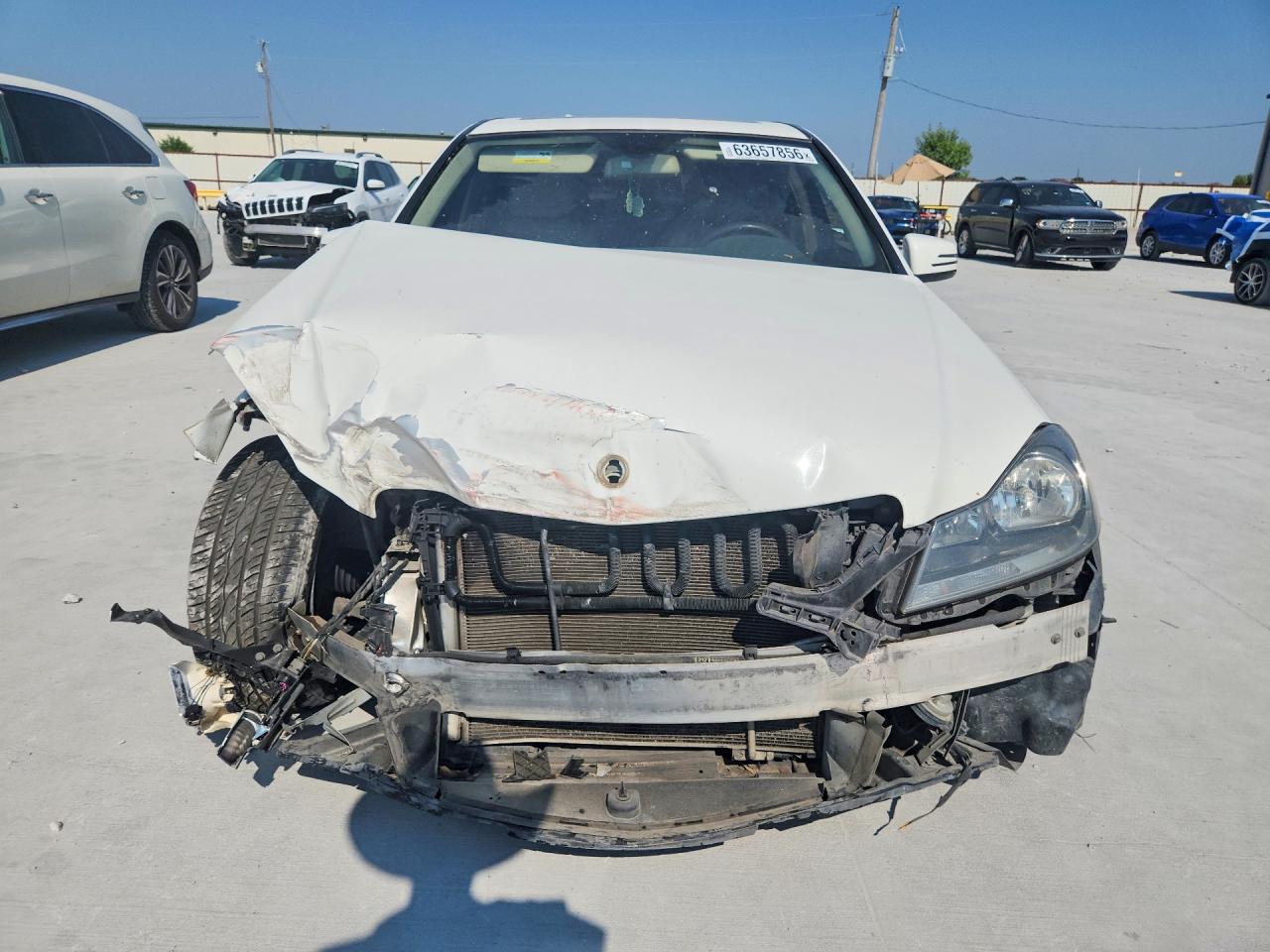 2014 Mercedes-benz C 300 4matic White vin: WDDGF8AB9EG181616