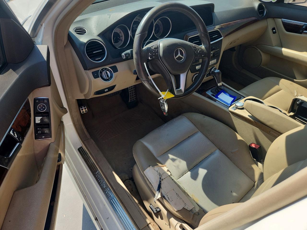 2014 Mercedes-benz C 300 4matic White vin: WDDGF8AB9EG181616