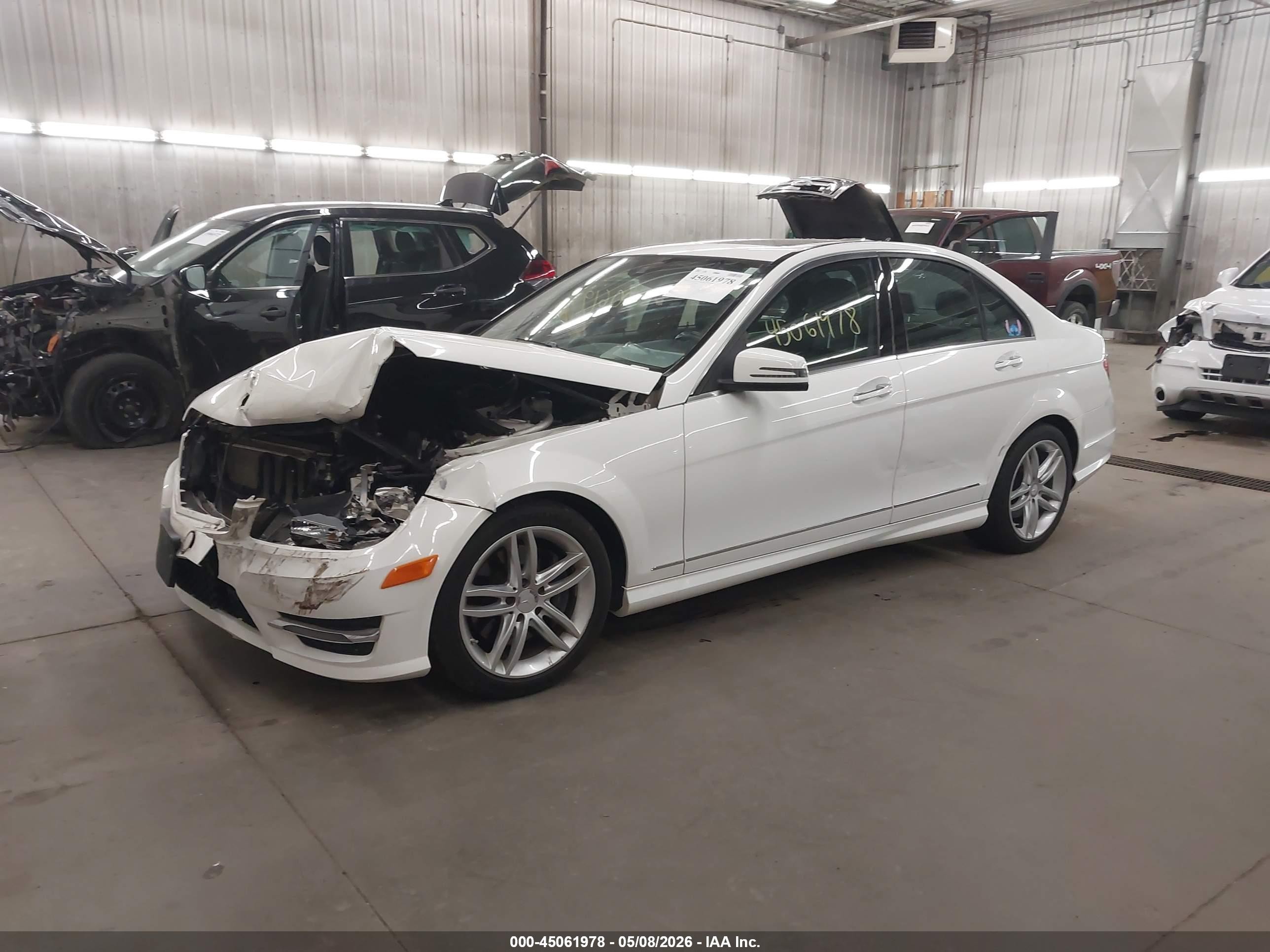 2014 Mercedes-benz C 300 Sport 4matic White vin: WDDGF8AB9ER309132