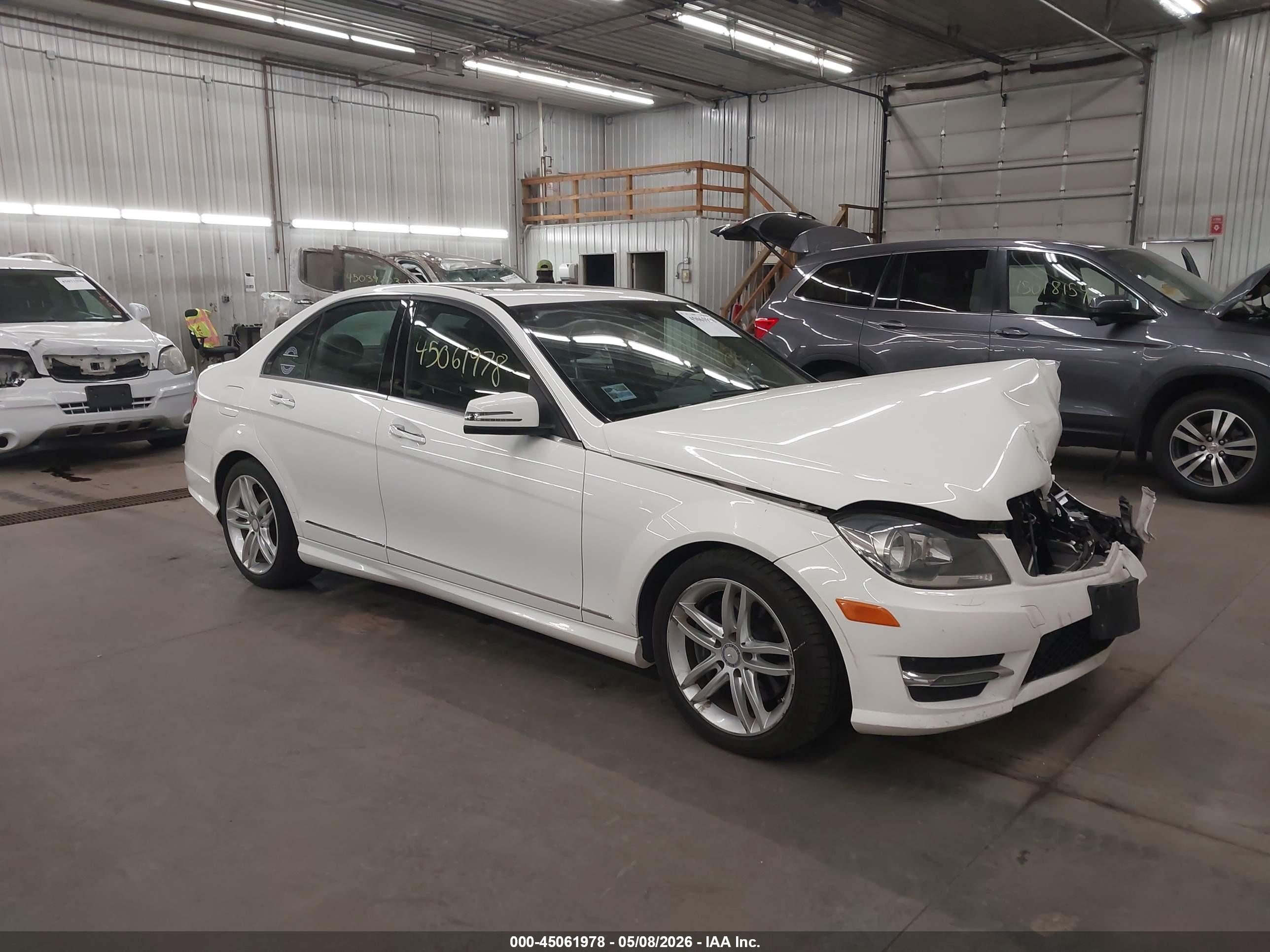 2014 Mercedes-benz C 300 Sport 4matic White vin: WDDGF8AB9ER309132