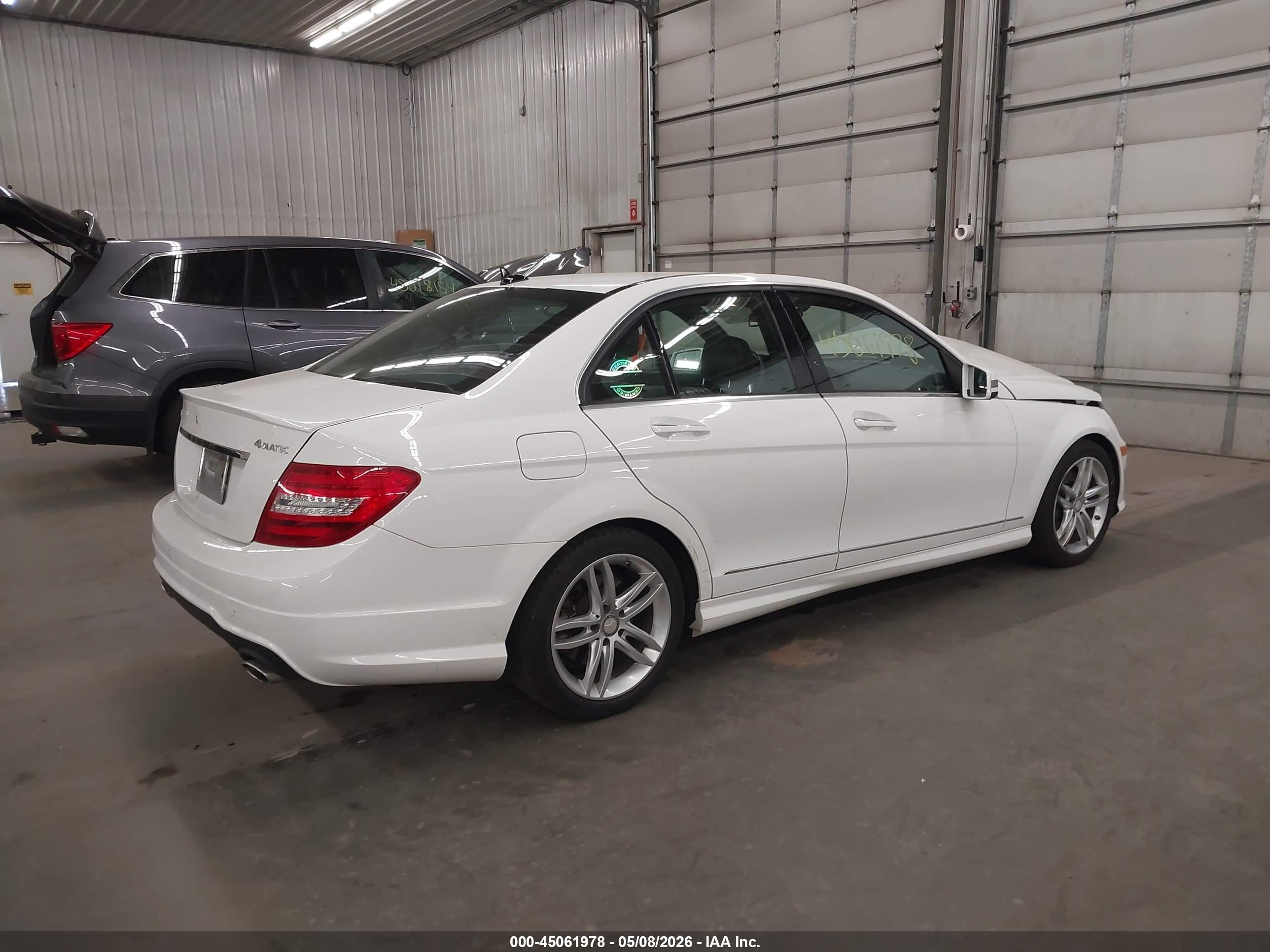 2014 Mercedes-benz C 300 Sport 4matic White vin: WDDGF8AB9ER309132