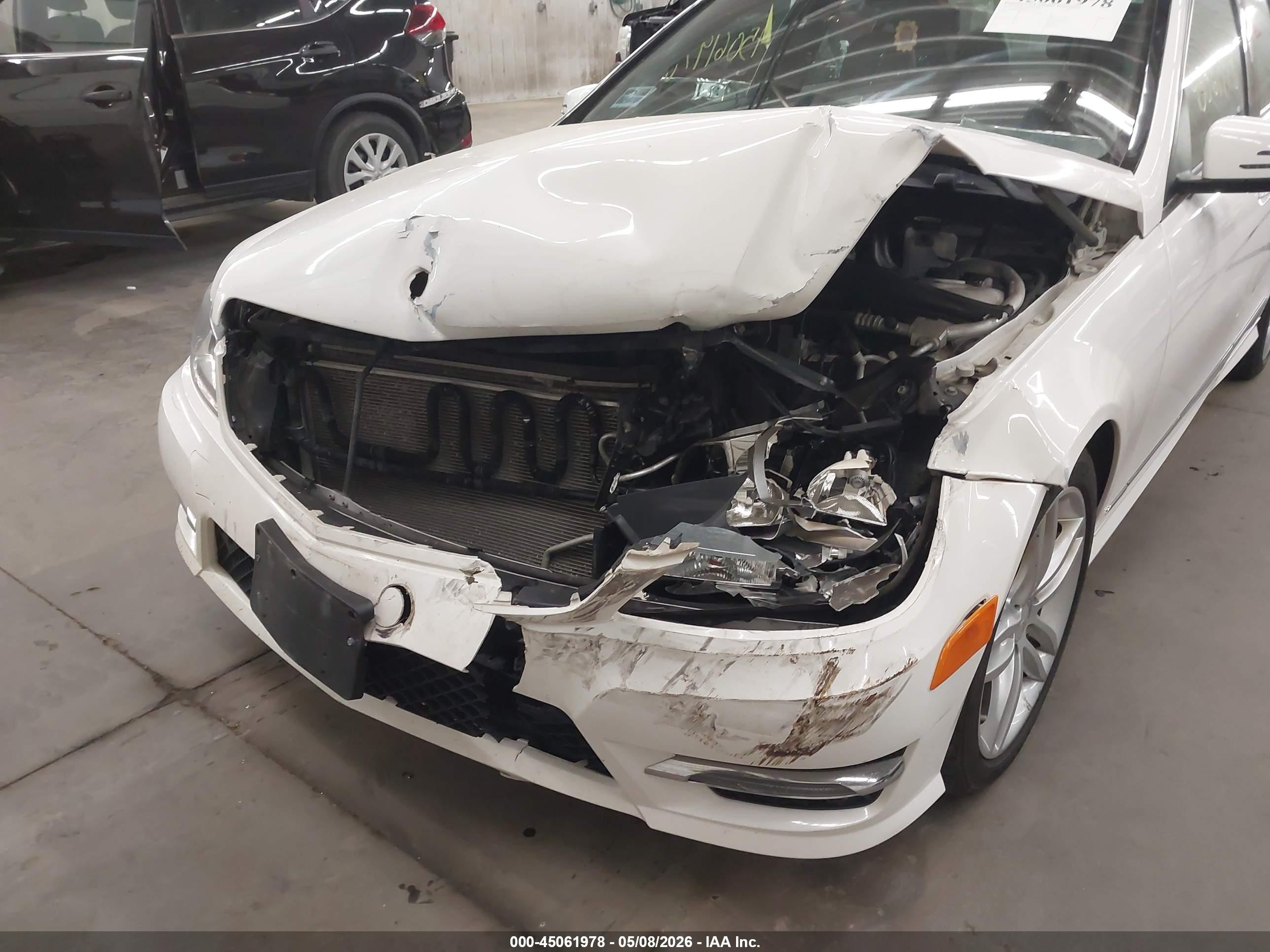 2014 Mercedes-benz C 300 Sport 4matic White vin: WDDGF8AB9ER309132