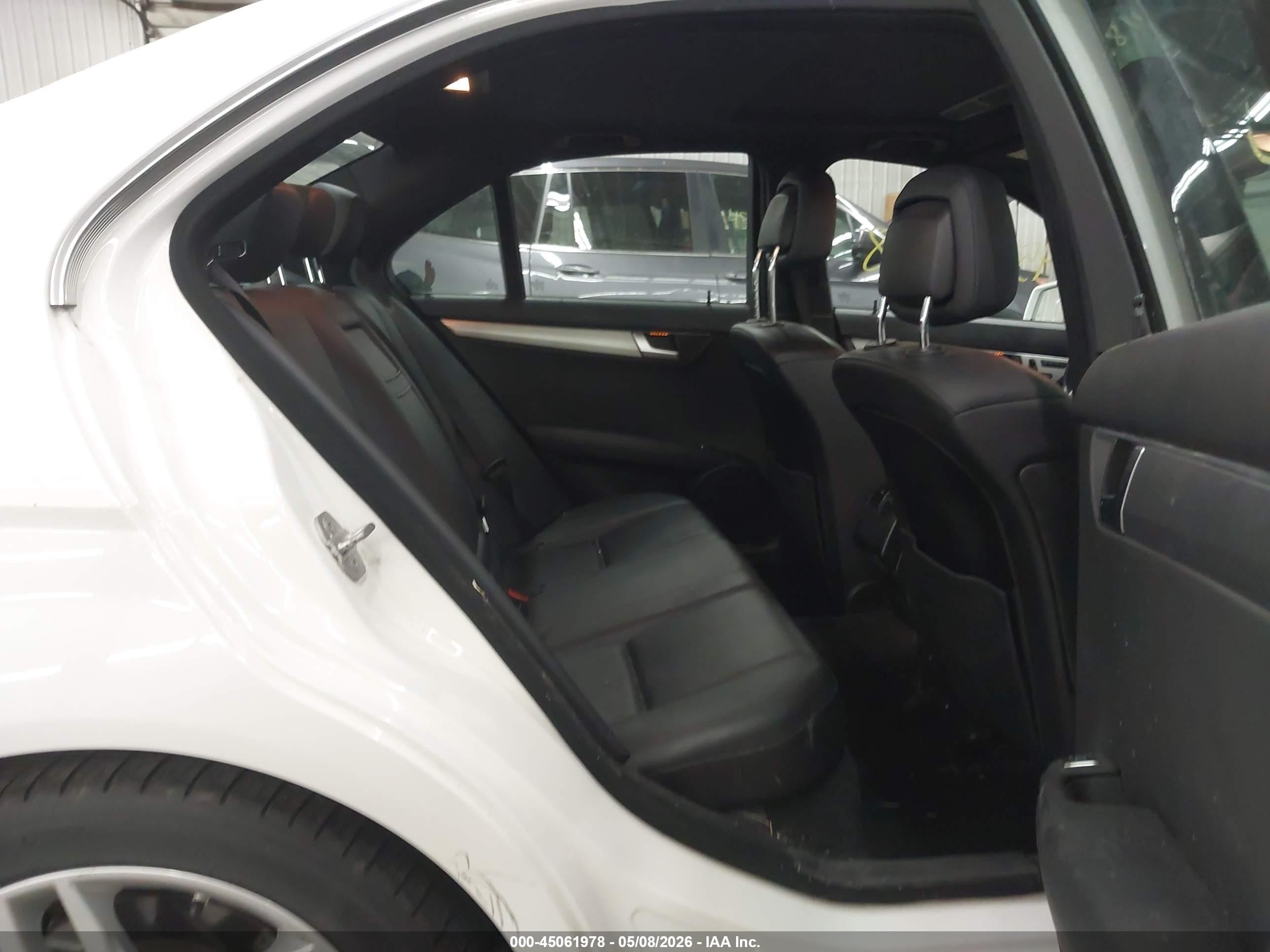 2014 Mercedes-benz C 300 Sport 4matic White vin: WDDGF8AB9ER309132
