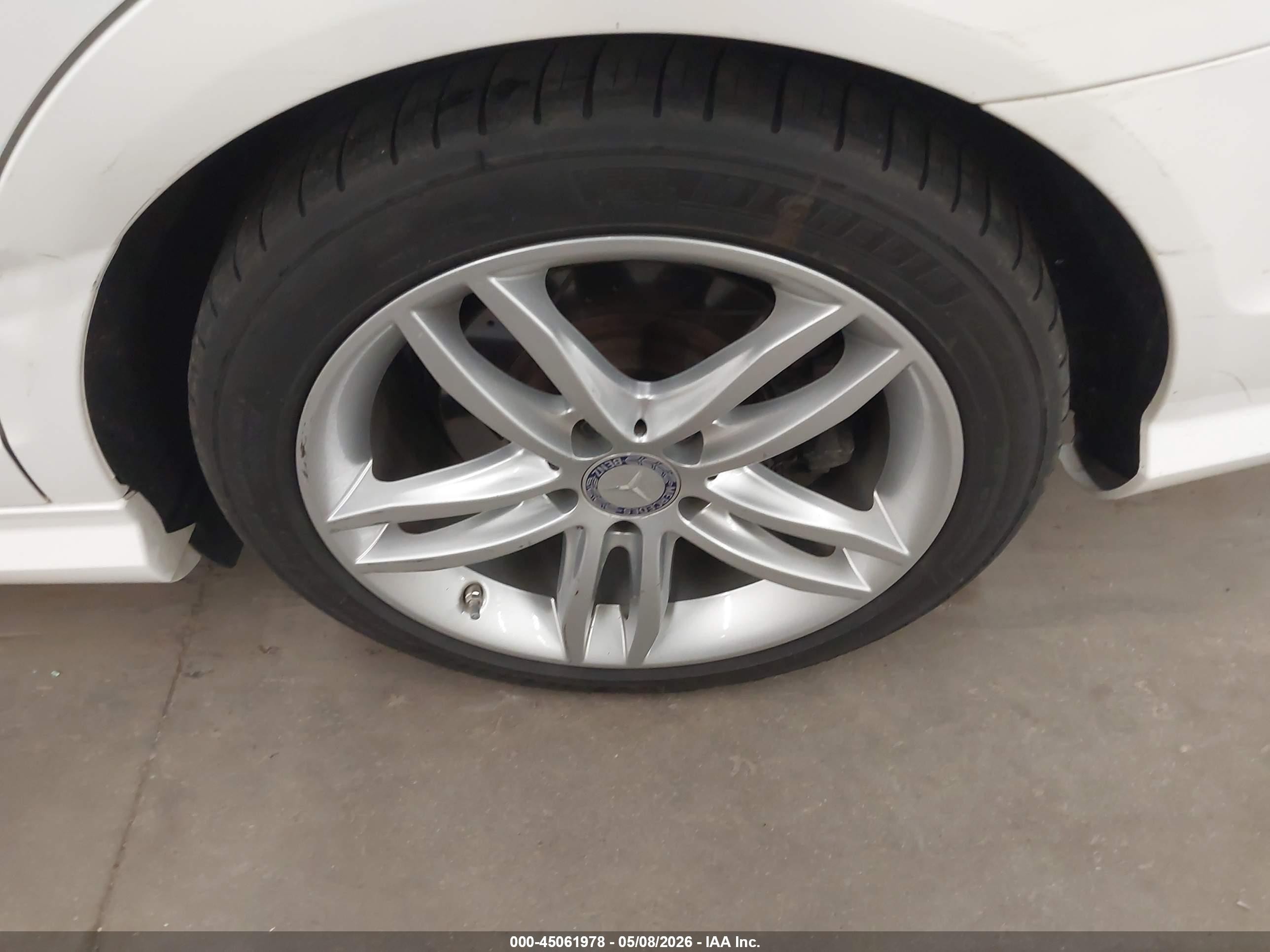 2014 Mercedes-benz C 300 Sport 4matic White vin: WDDGF8AB9ER309132