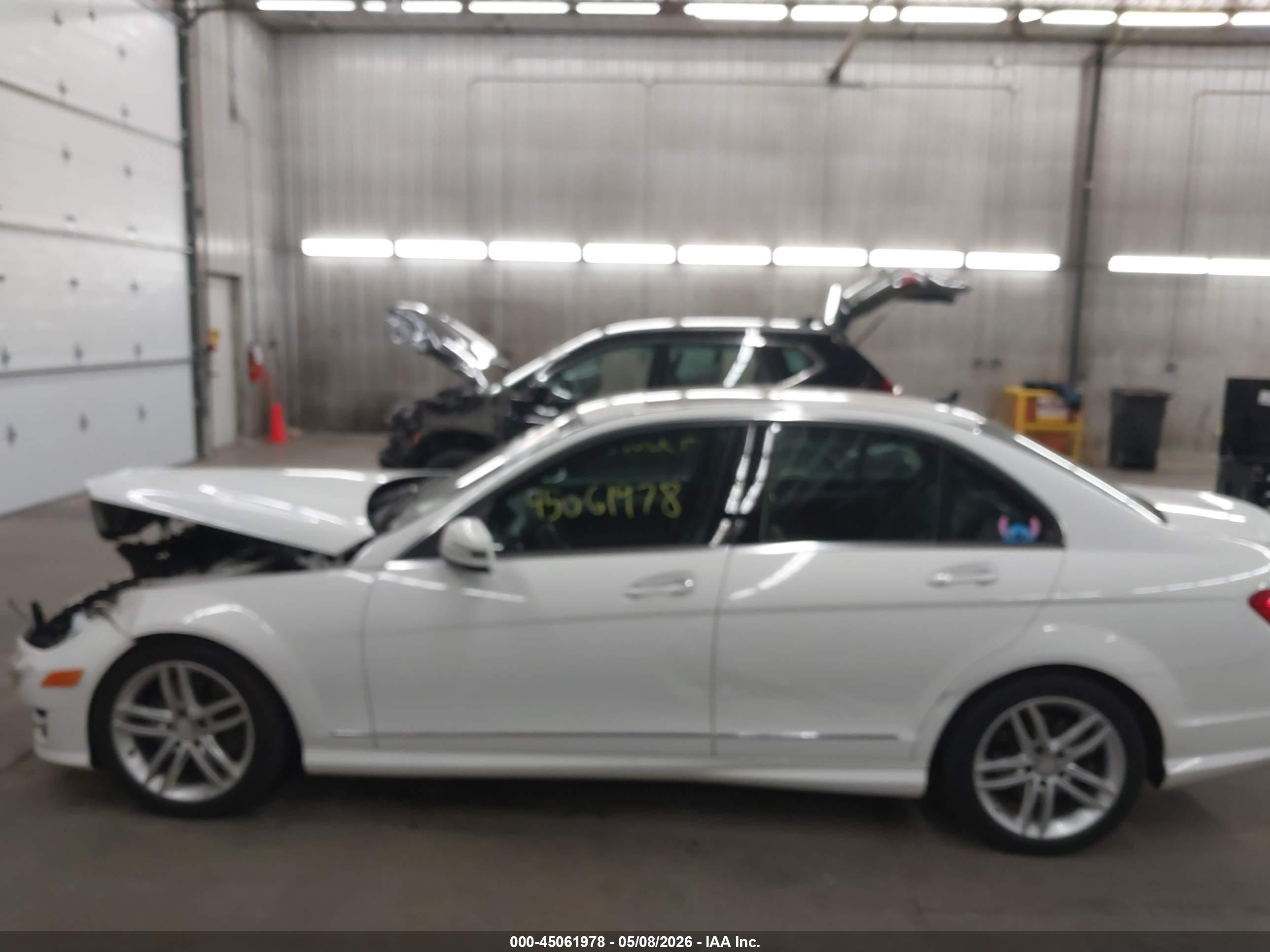 2014 Mercedes-benz C 300 Sport 4matic White vin: WDDGF8AB9ER309132