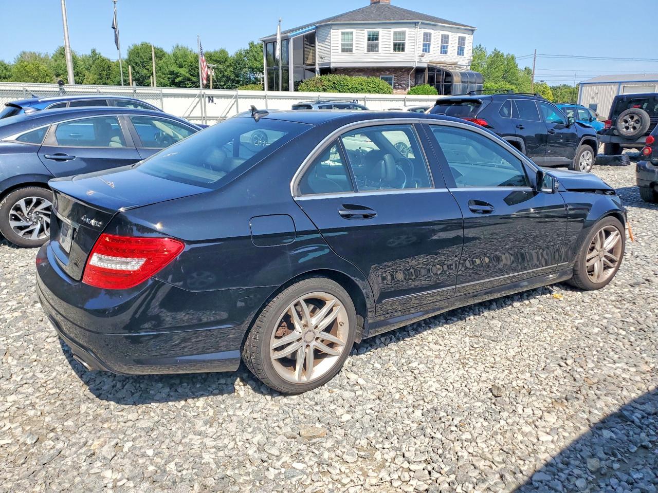 2014 Mercedes-benz C 300 4matic Черный vin: WDDGF8AB9ER320938