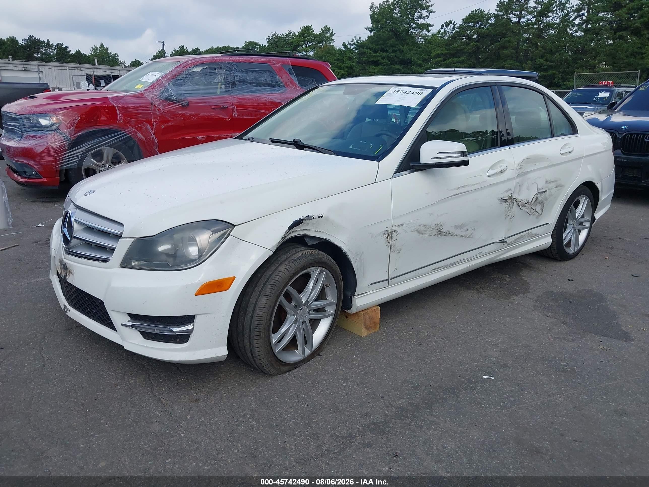 2013 Mercedes-benz C 300 Sport 4matic White vin: WDDGF8ABXDA867245
