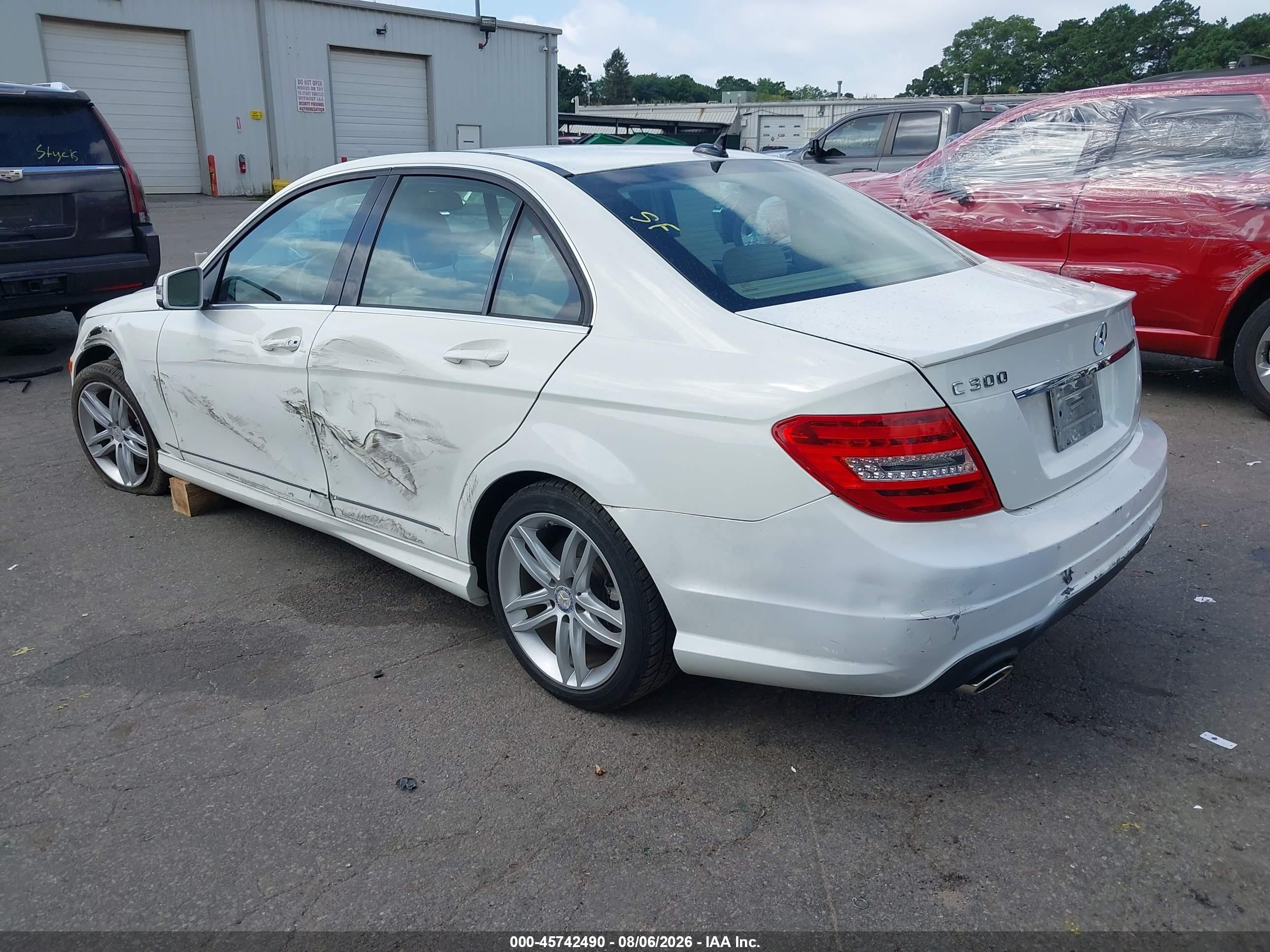 2013 Mercedes-benz C 300 Sport 4matic White vin: WDDGF8ABXDA867245