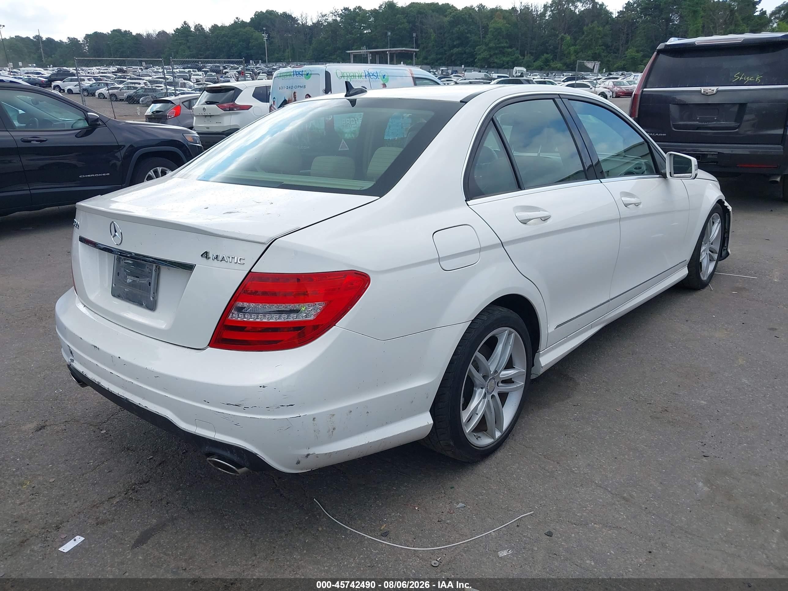 2013 Mercedes-benz C 300 Sport 4matic White vin: WDDGF8ABXDA867245