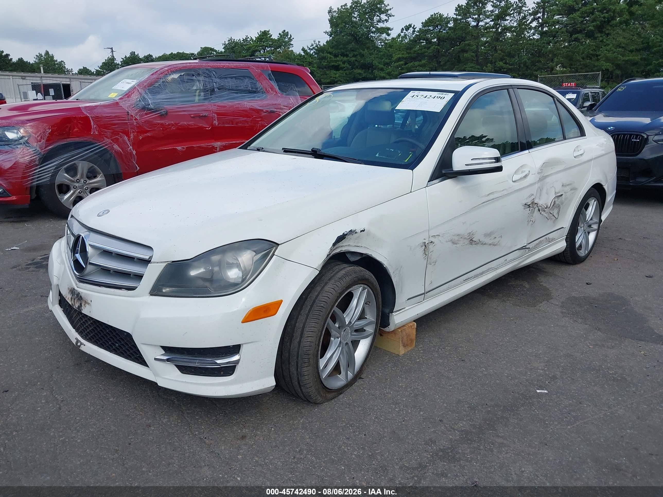 2013 Mercedes-benz C 300 Sport 4matic White vin: WDDGF8ABXDA867245