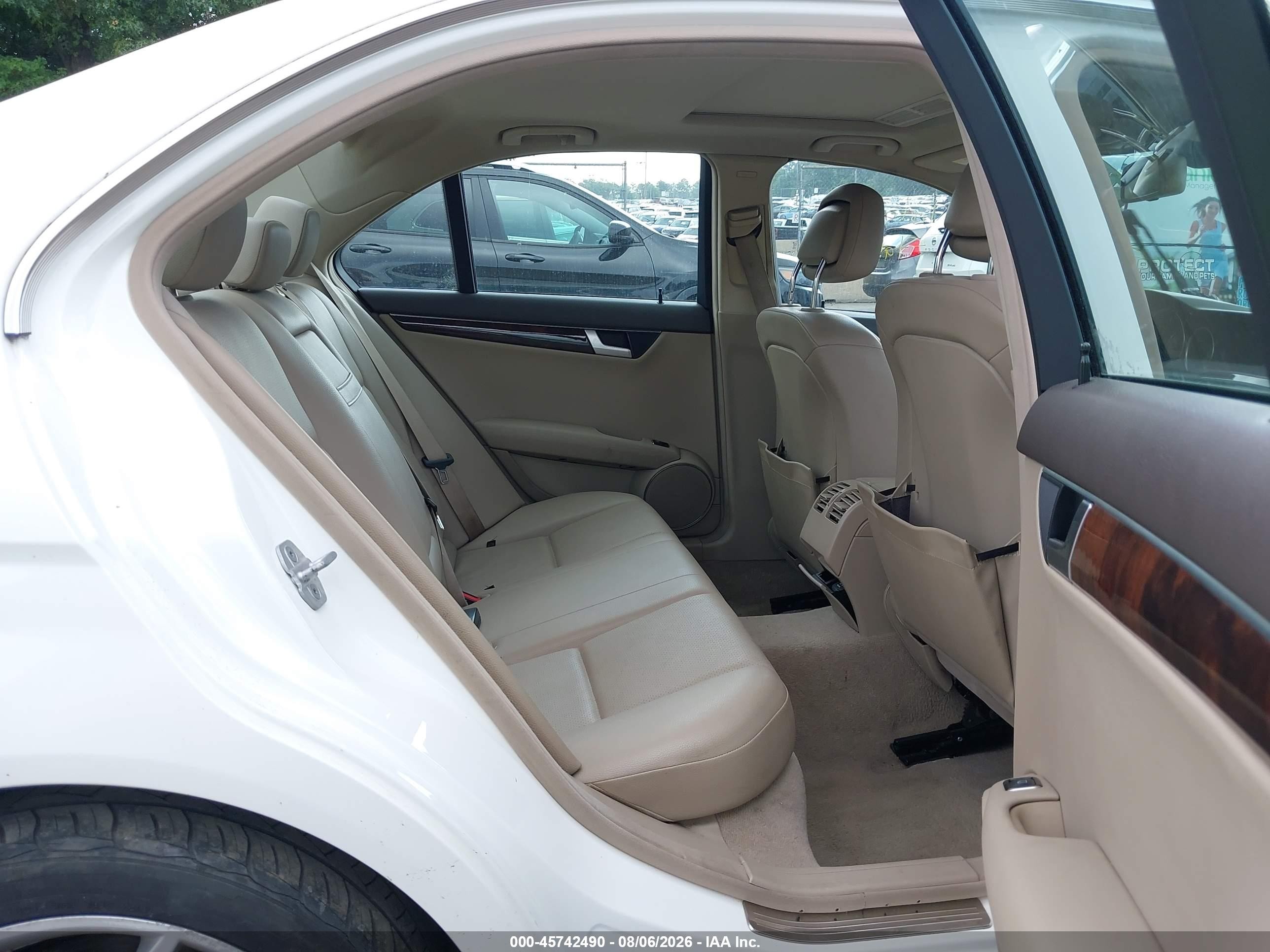 2013 Mercedes-benz C 300 Sport 4matic White vin: WDDGF8ABXDA867245