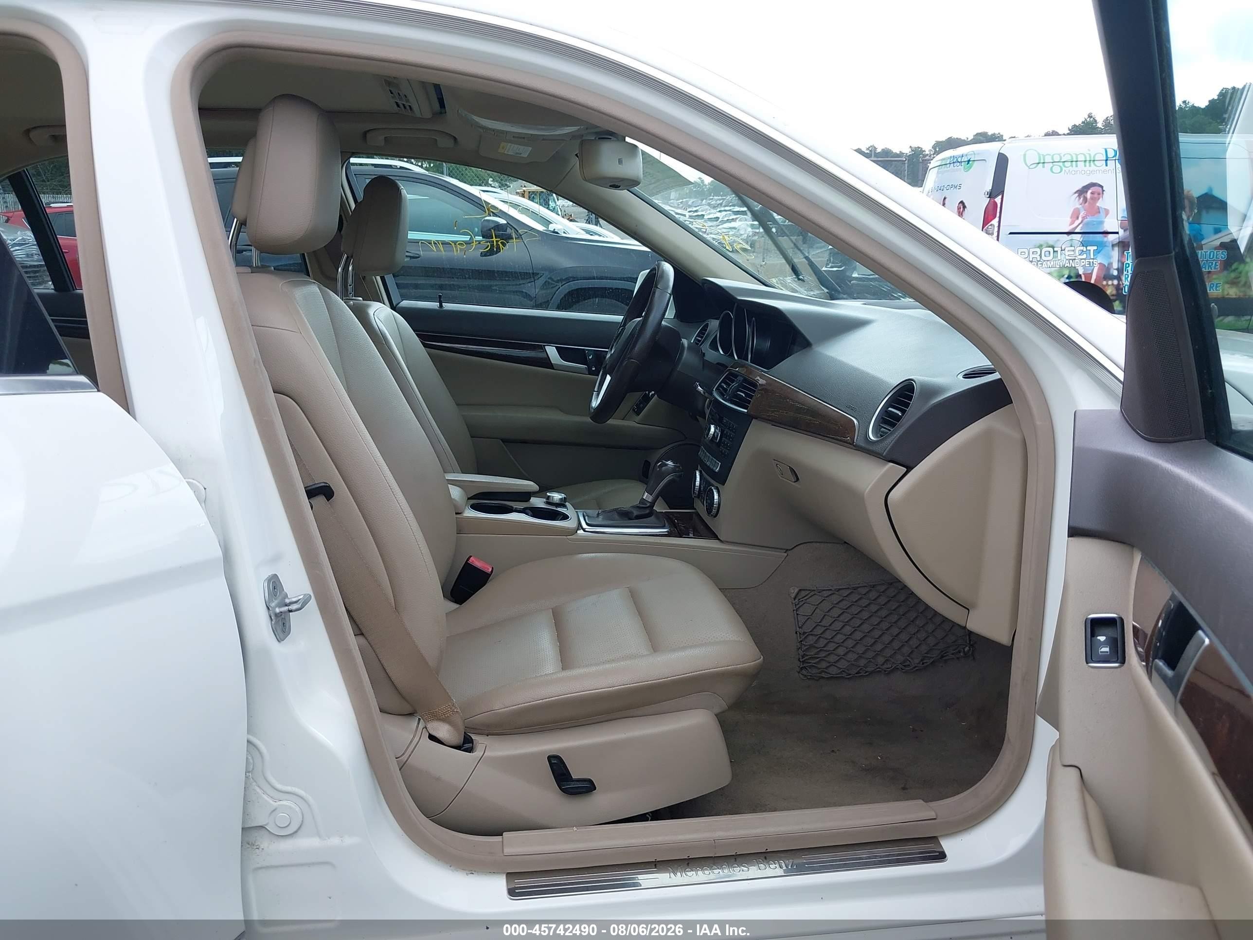 2013 Mercedes-benz C 300 Sport 4matic White vin: WDDGF8ABXDA867245