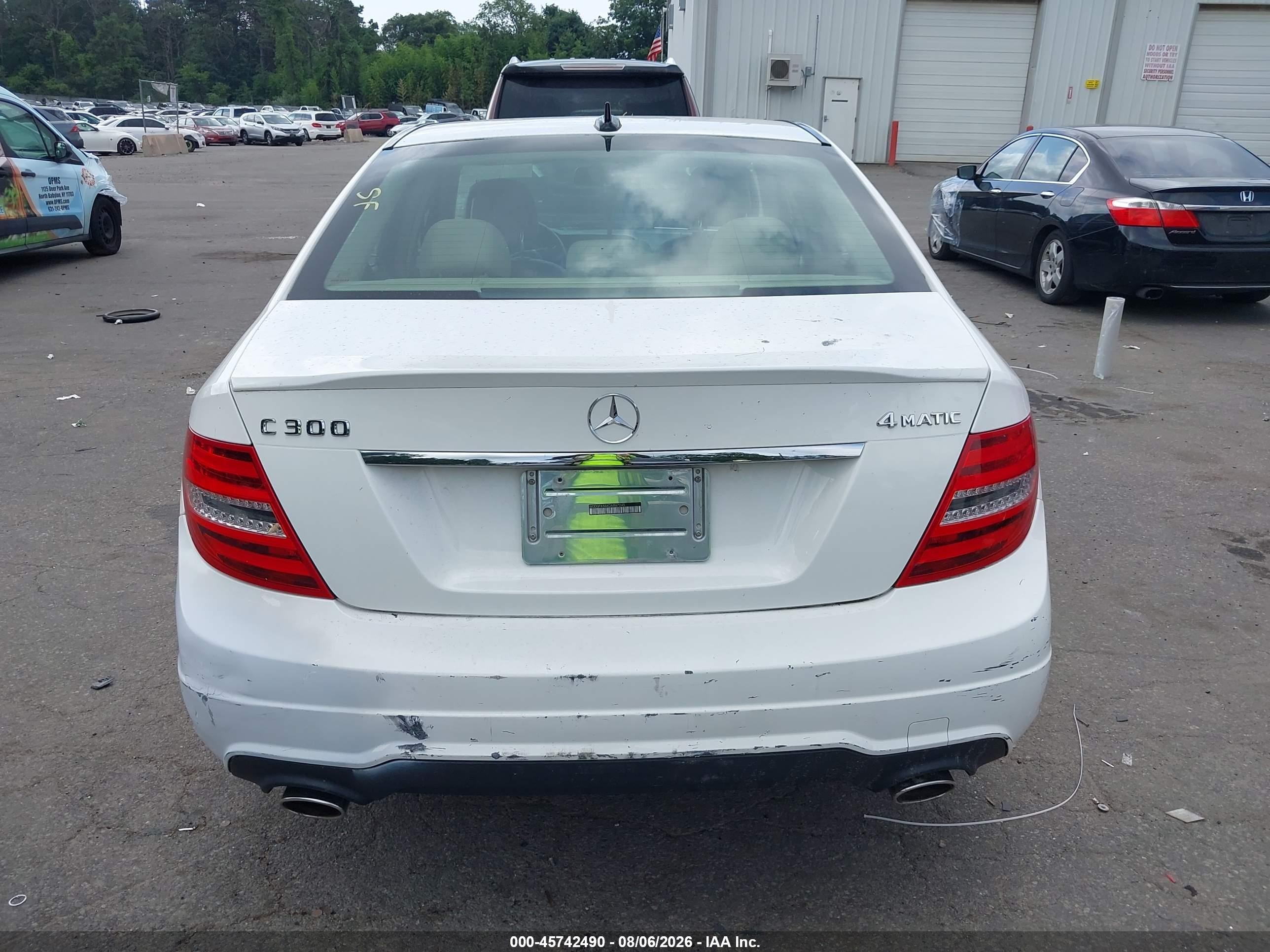 2013 Mercedes-benz C 300 Sport 4matic White vin: WDDGF8ABXDA867245