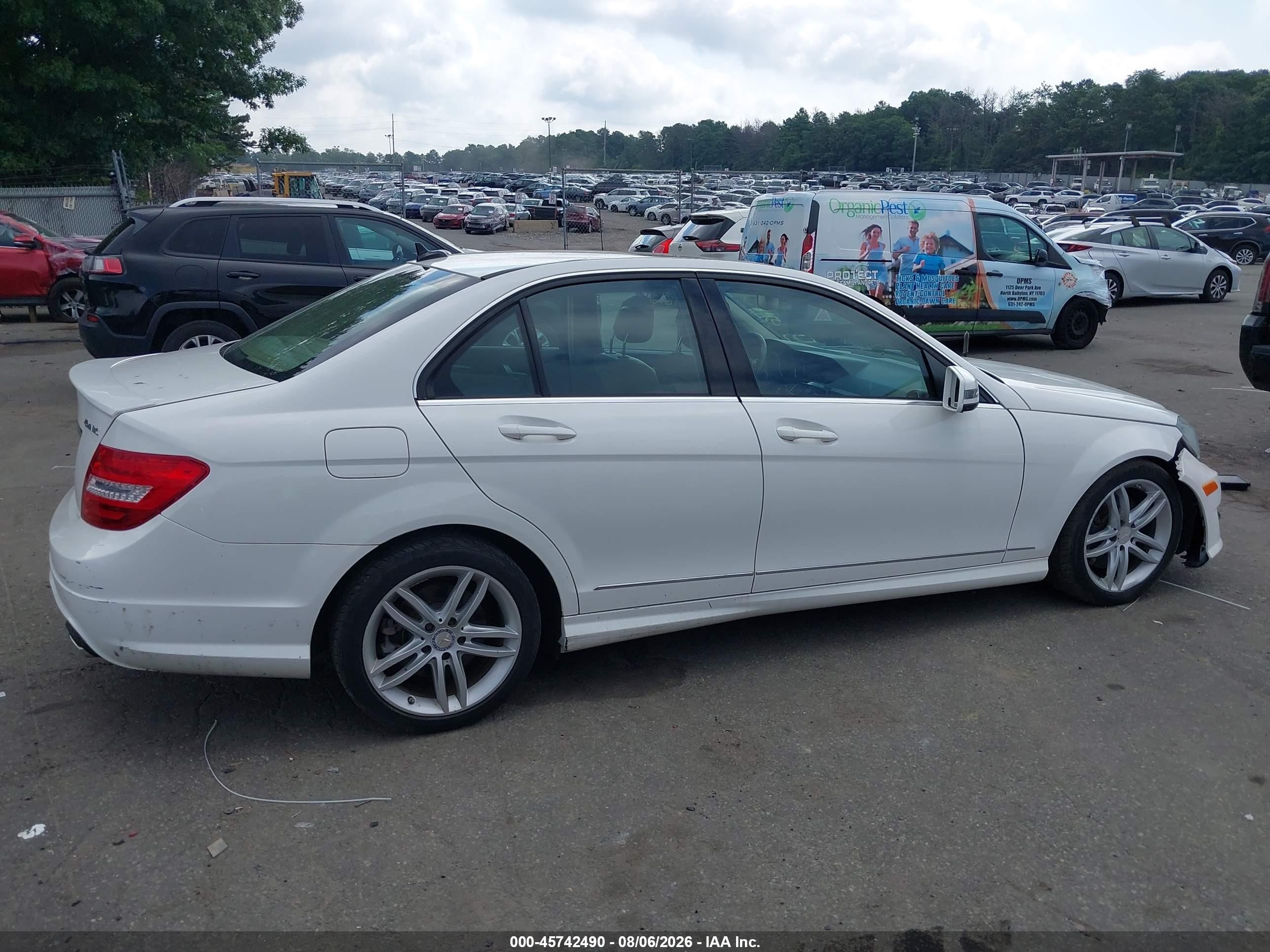 2013 Mercedes-benz C 300 Sport 4matic White vin: WDDGF8ABXDA867245