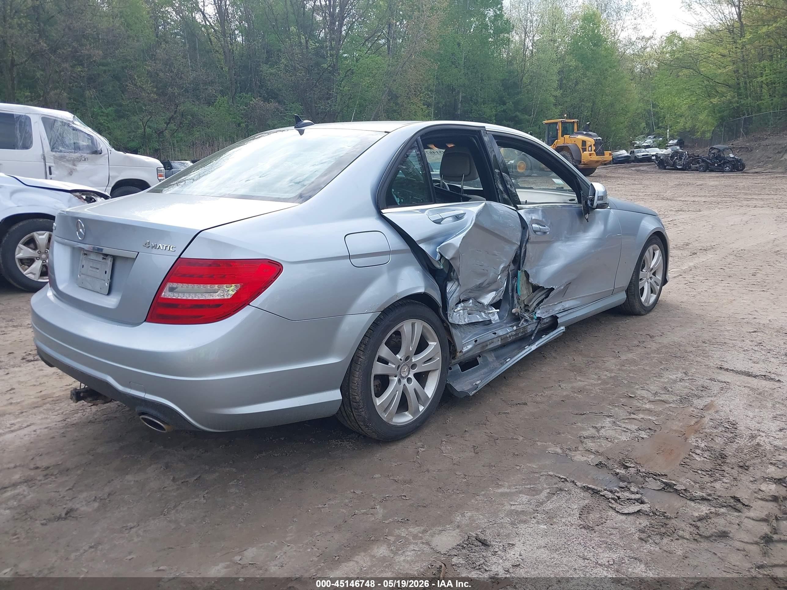 2013 Mercedes-benz C 300 Sport 4matic Light Blue vin: WDDGF8ABXDG146159
