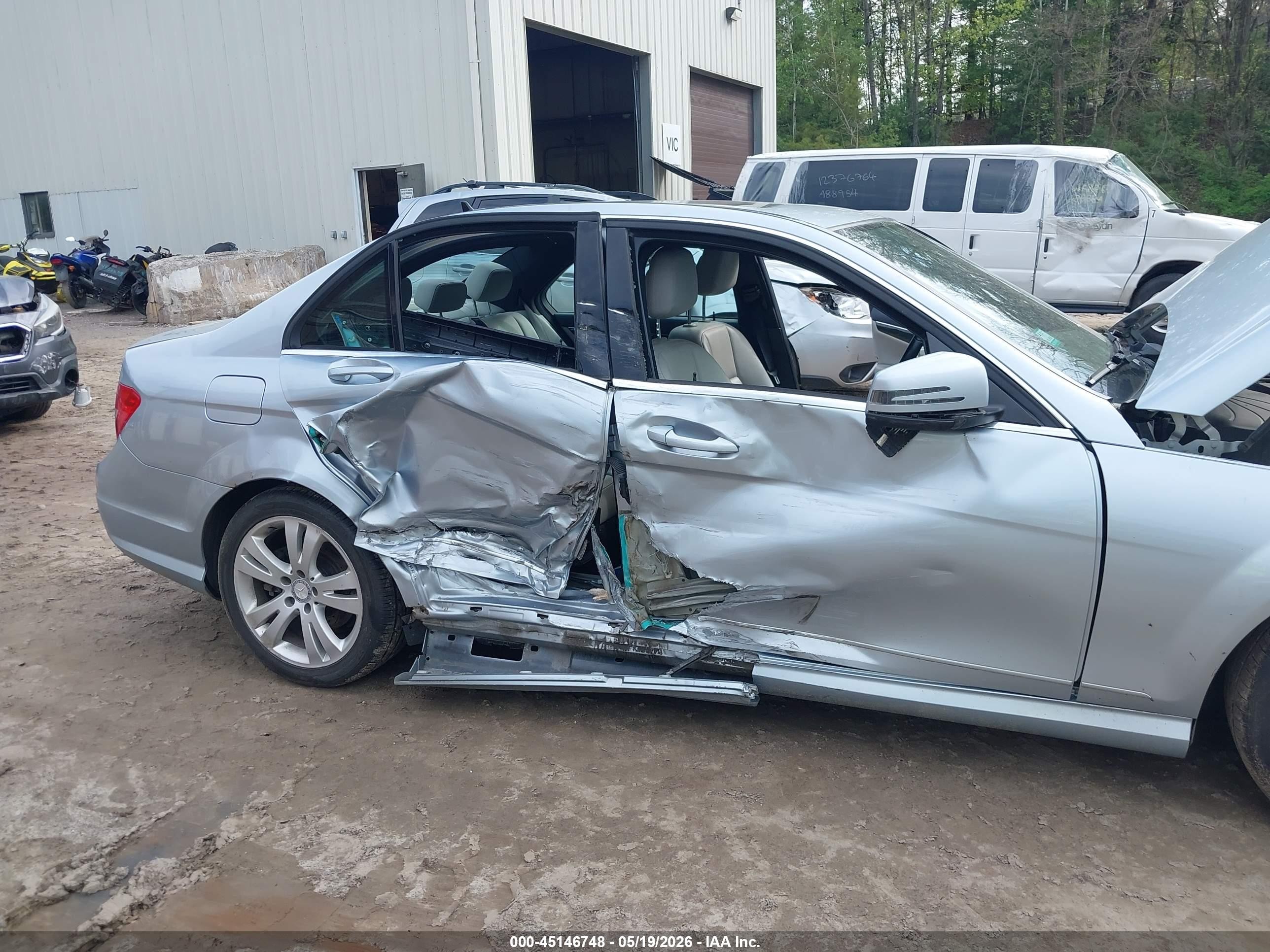 2013 Mercedes-benz C 300 Sport 4matic Light Blue vin: WDDGF8ABXDG146159