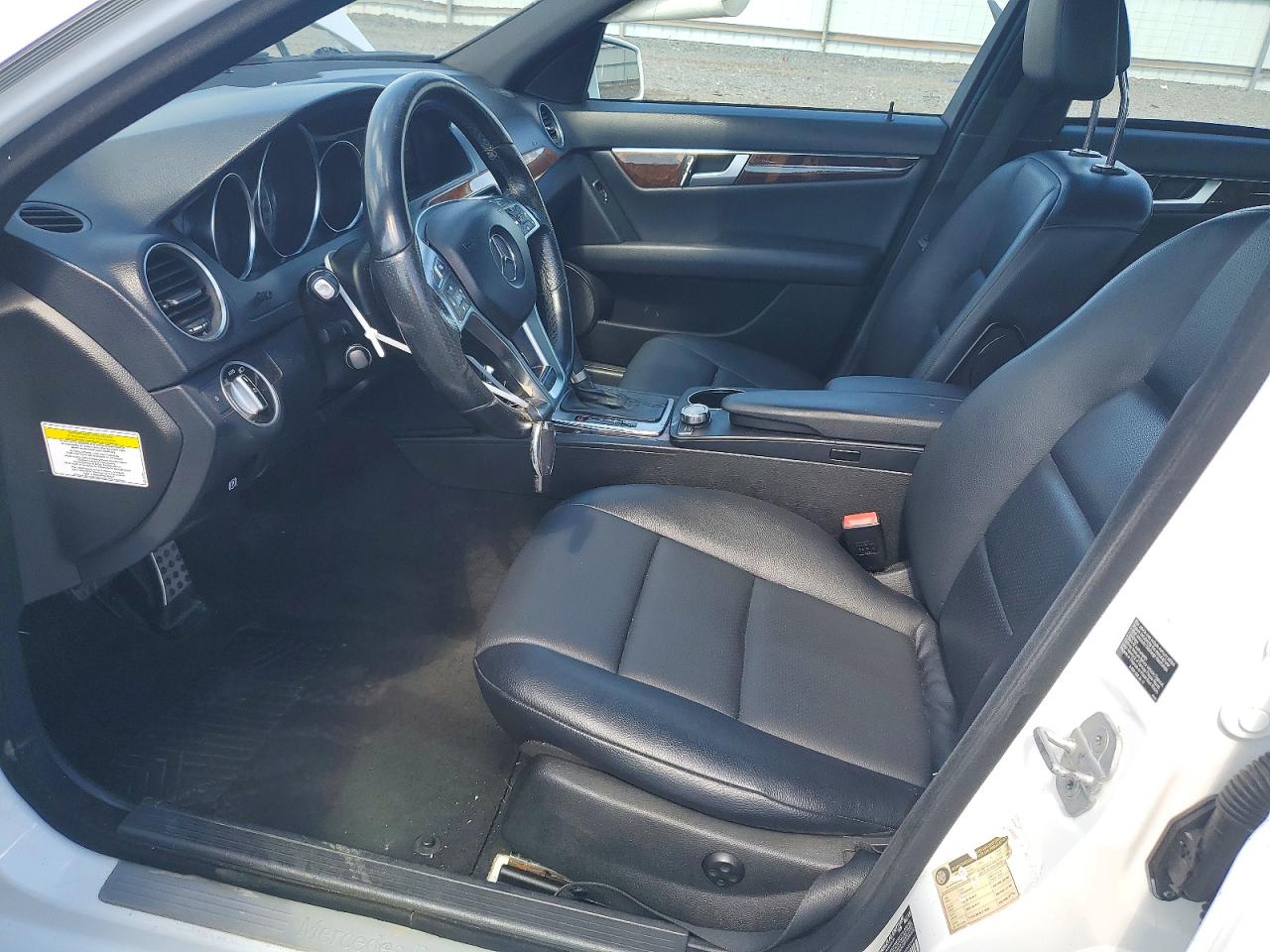 2013 Mercedes-benz C 300 4matic White vin: WDDGF8ABXDR241535
