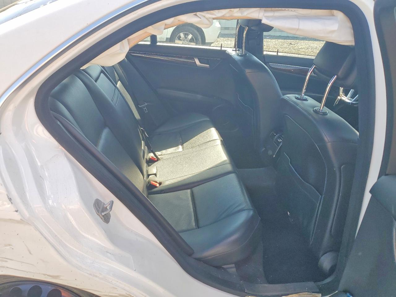2013 Mercedes-benz C 300 4matic White vin: WDDGF8ABXDR241535