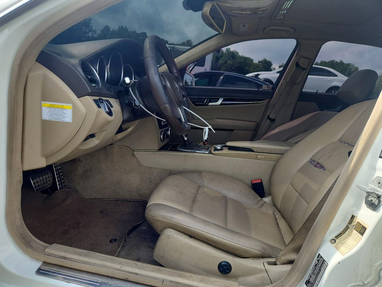 2013 Mercedes-benz C 300 4matic White vin: WDDGF8ABXDR264751