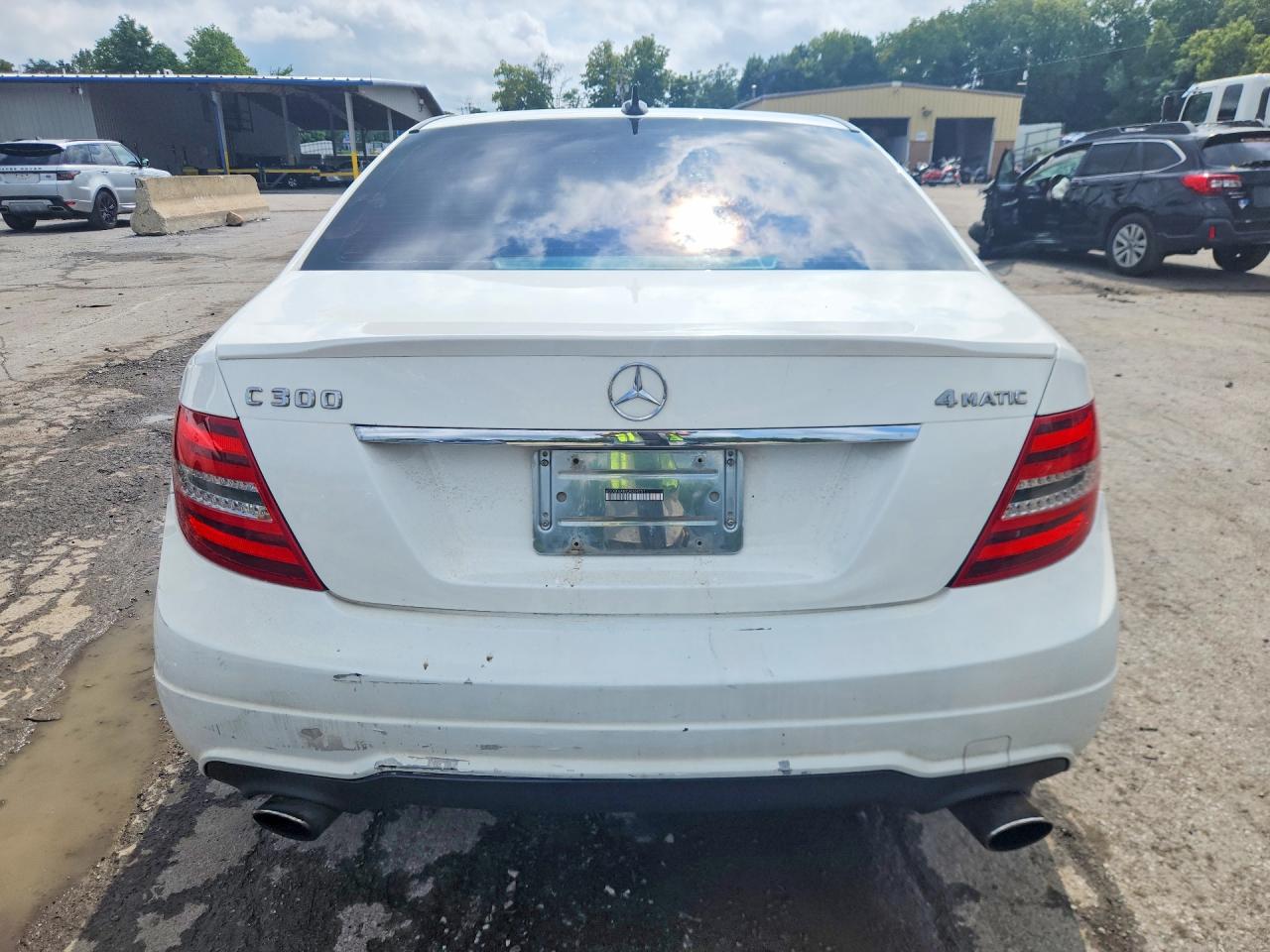 2013 Mercedes-benz C 300 4matic White vin: WDDGF8ABXDR264751