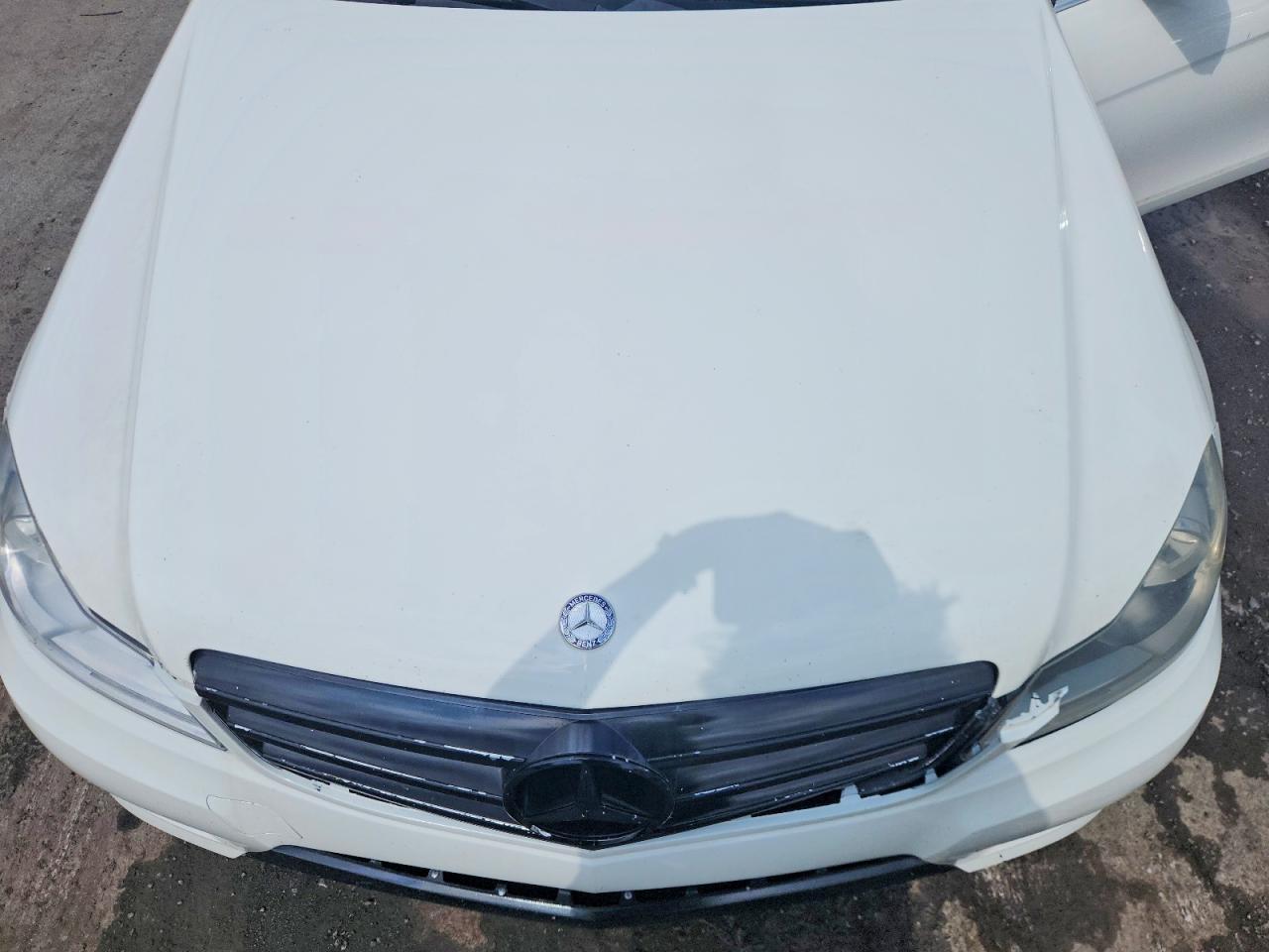 2013 Mercedes-benz C 300 4matic White vin: WDDGF8ABXDR264751