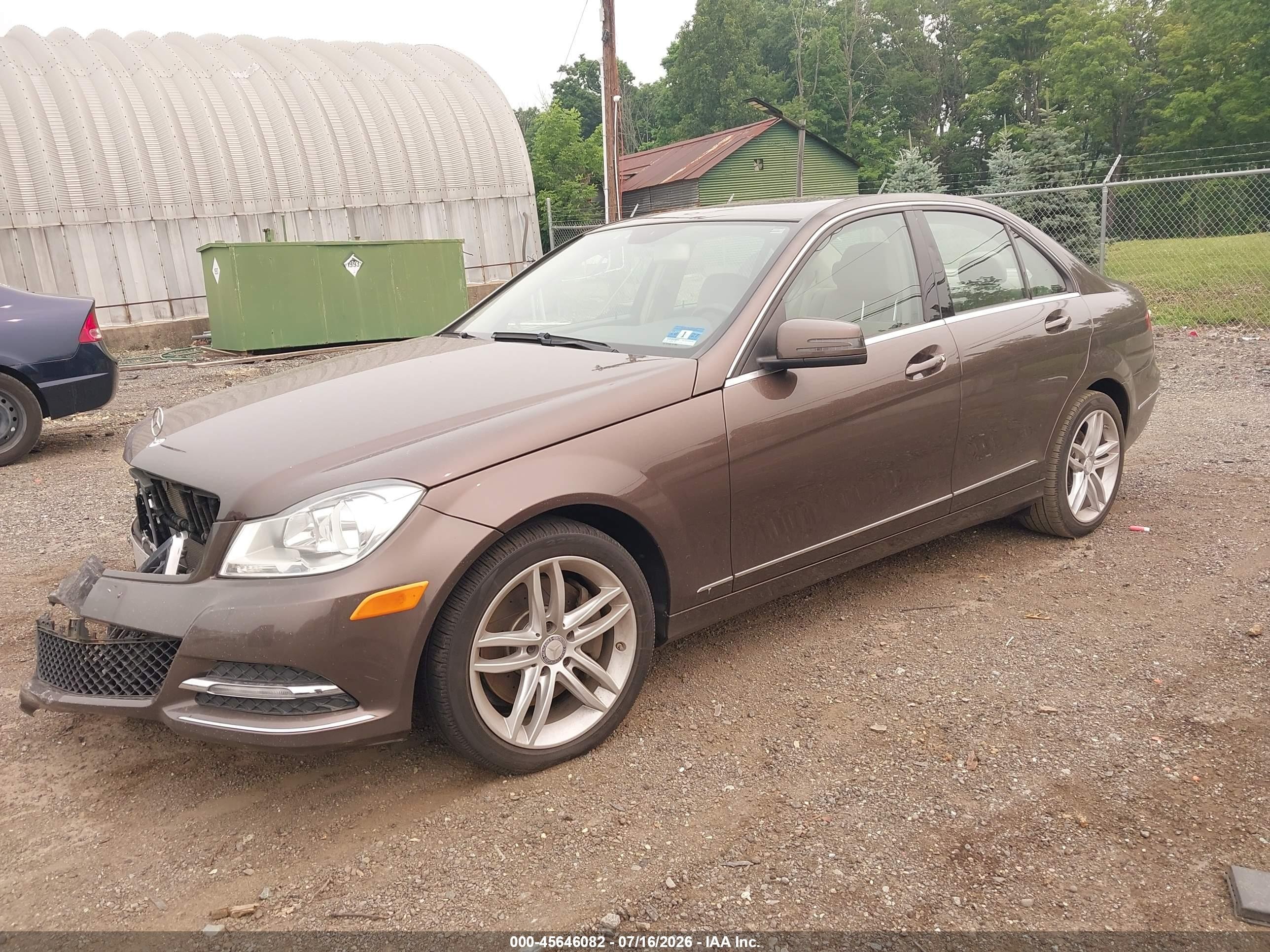2013 Mercedes-benz C 300 Luxury 4matic Brown vin: WDDGF8ABXDR271506