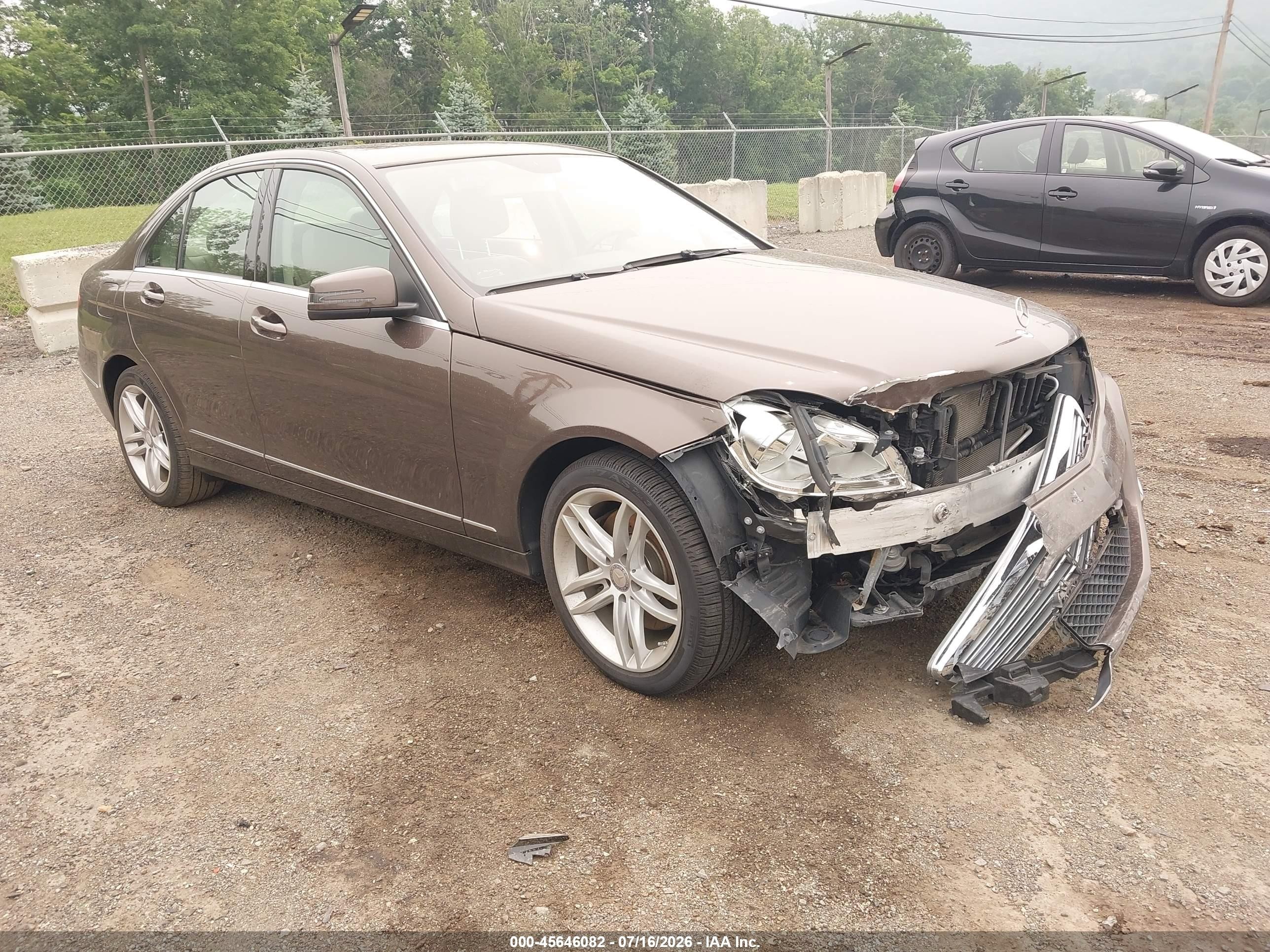 2013 Mercedes-benz C 300 Luxury 4matic Brown vin: WDDGF8ABXDR271506