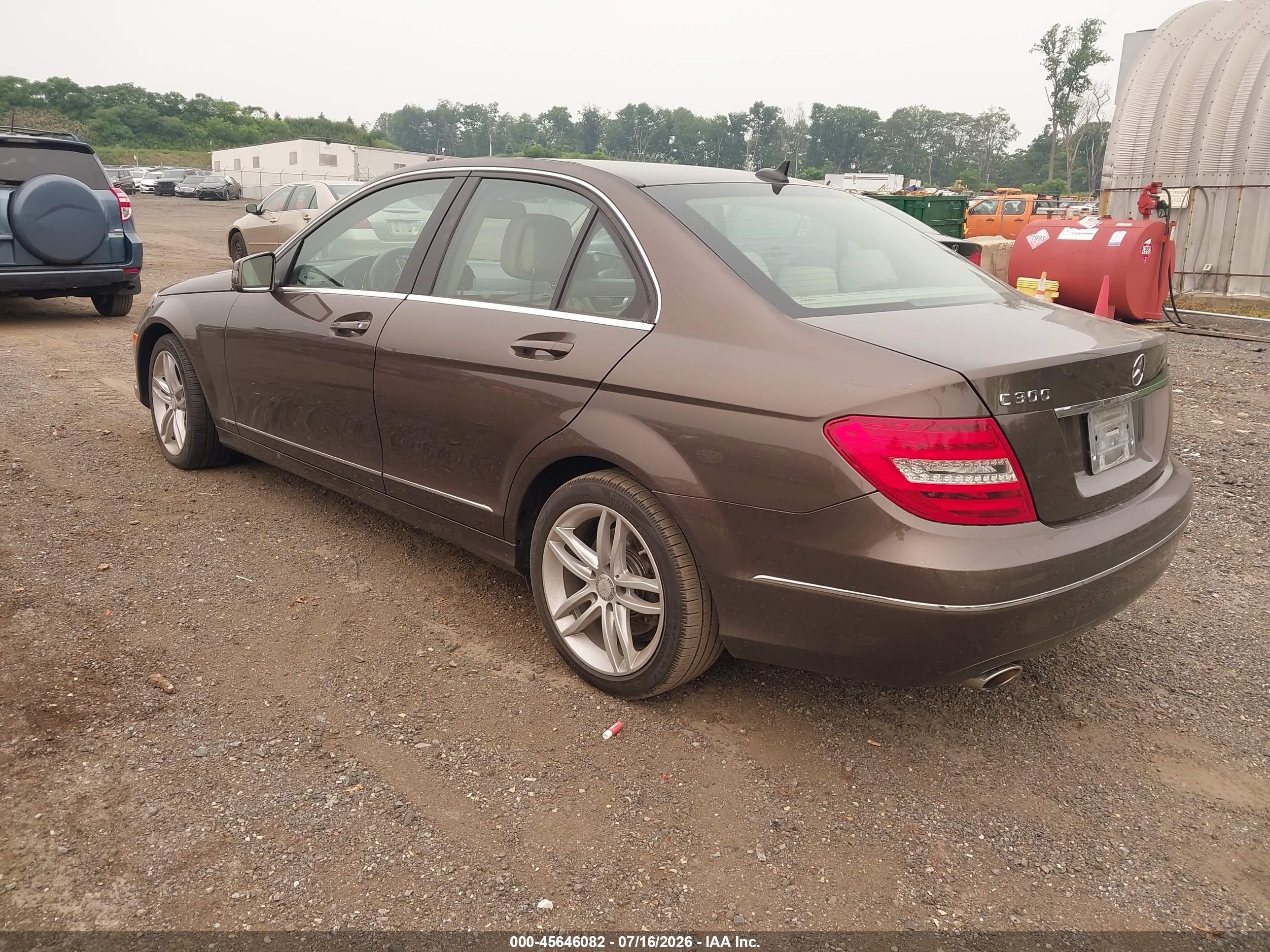 2013 Mercedes-benz C 300 Luxury 4matic Brown vin: WDDGF8ABXDR271506