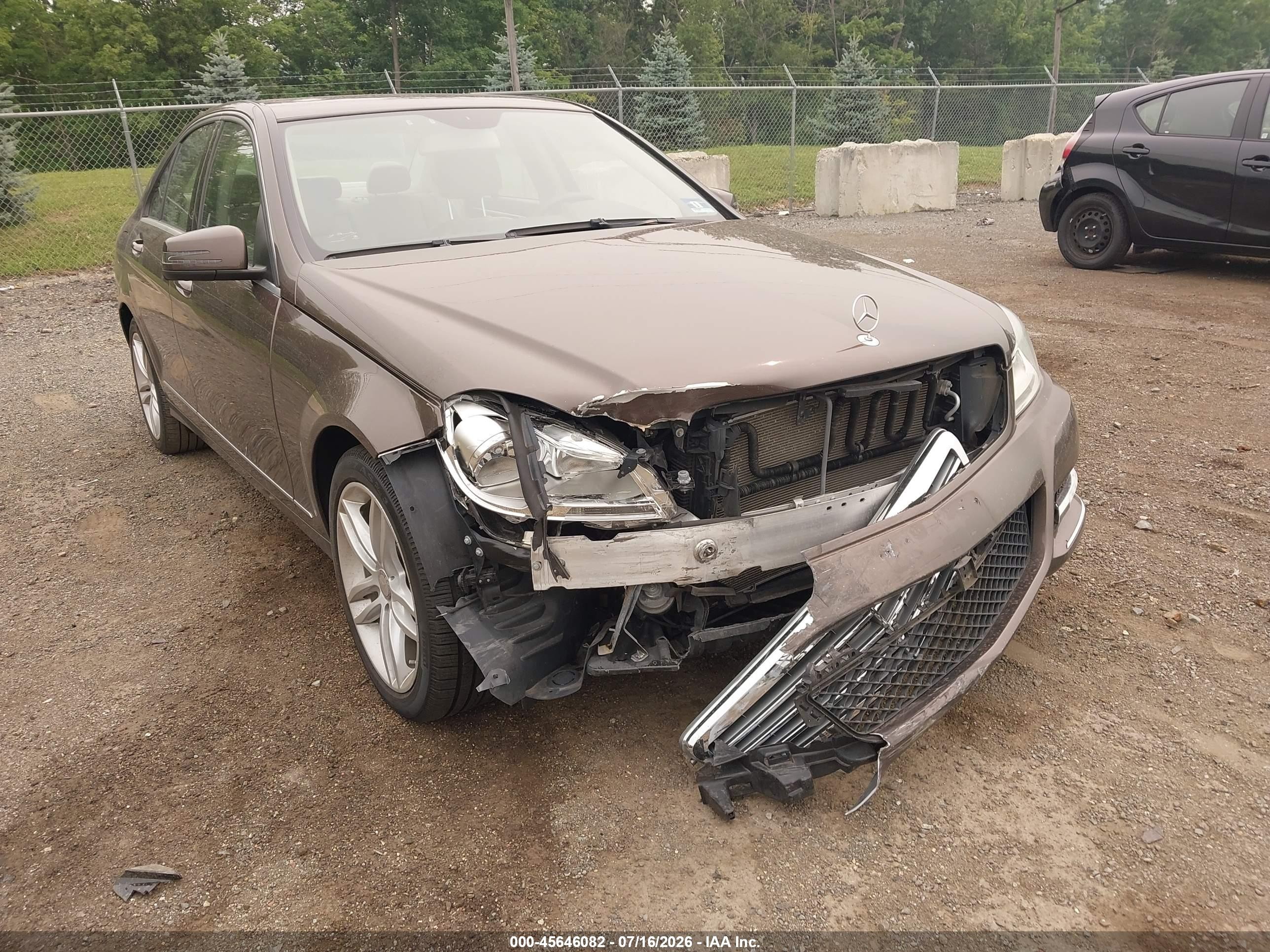 2013 Mercedes-benz C 300 Luxury 4matic Brown vin: WDDGF8ABXDR271506