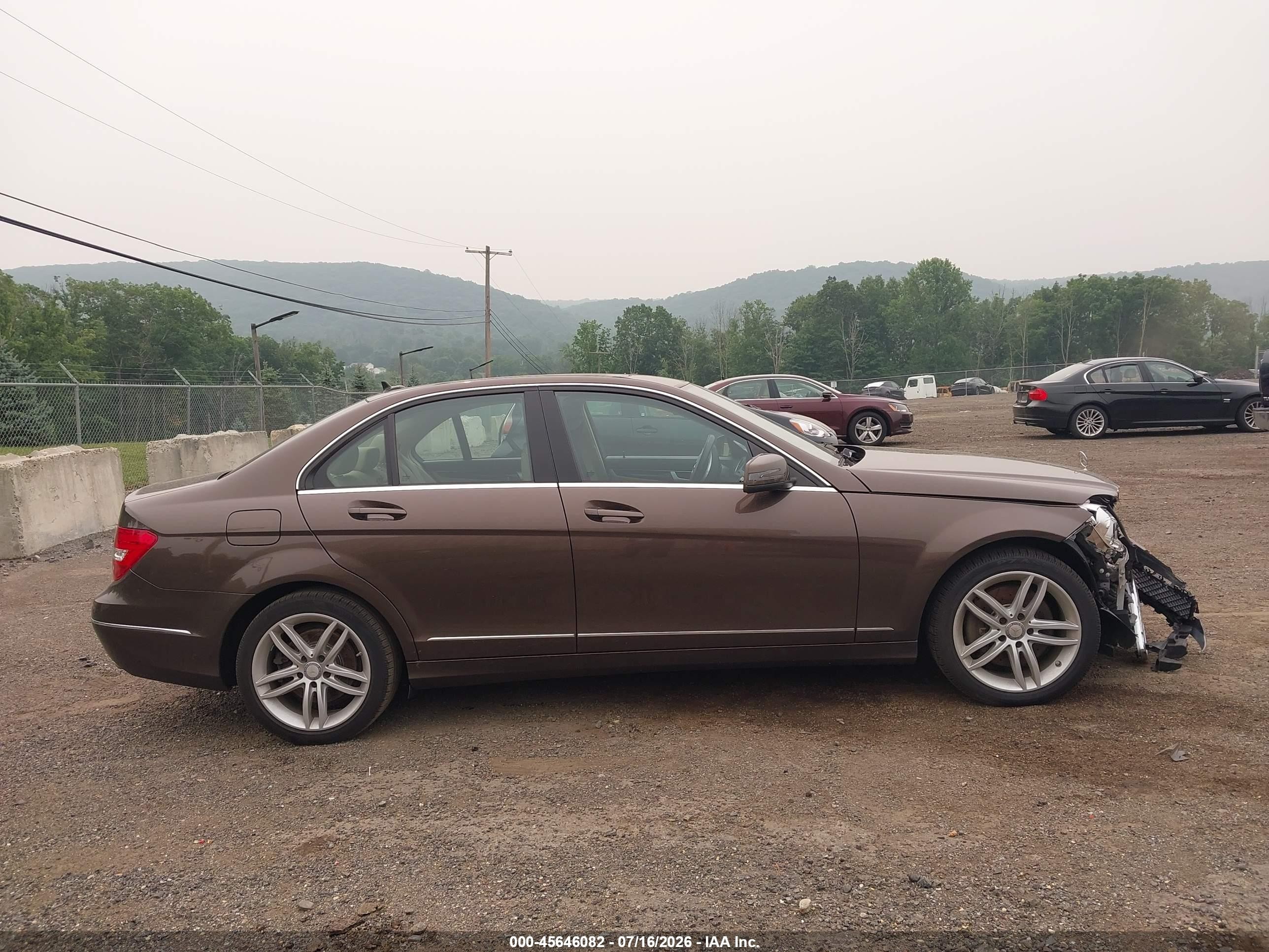 2013 Mercedes-benz C 300 Luxury 4matic Brown vin: WDDGF8ABXDR271506