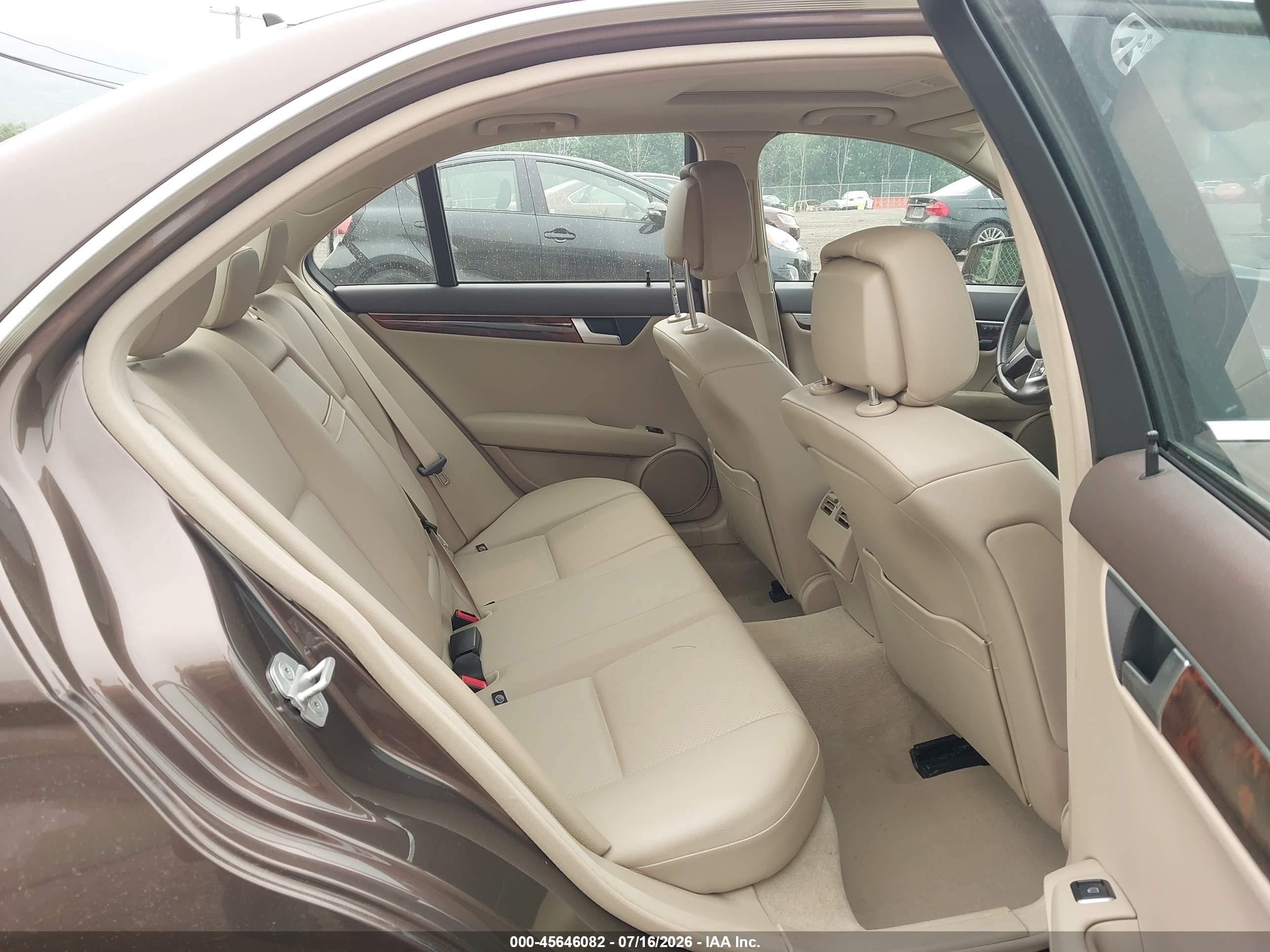 2013 Mercedes-benz C 300 Luxury 4matic Brown vin: WDDGF8ABXDR271506