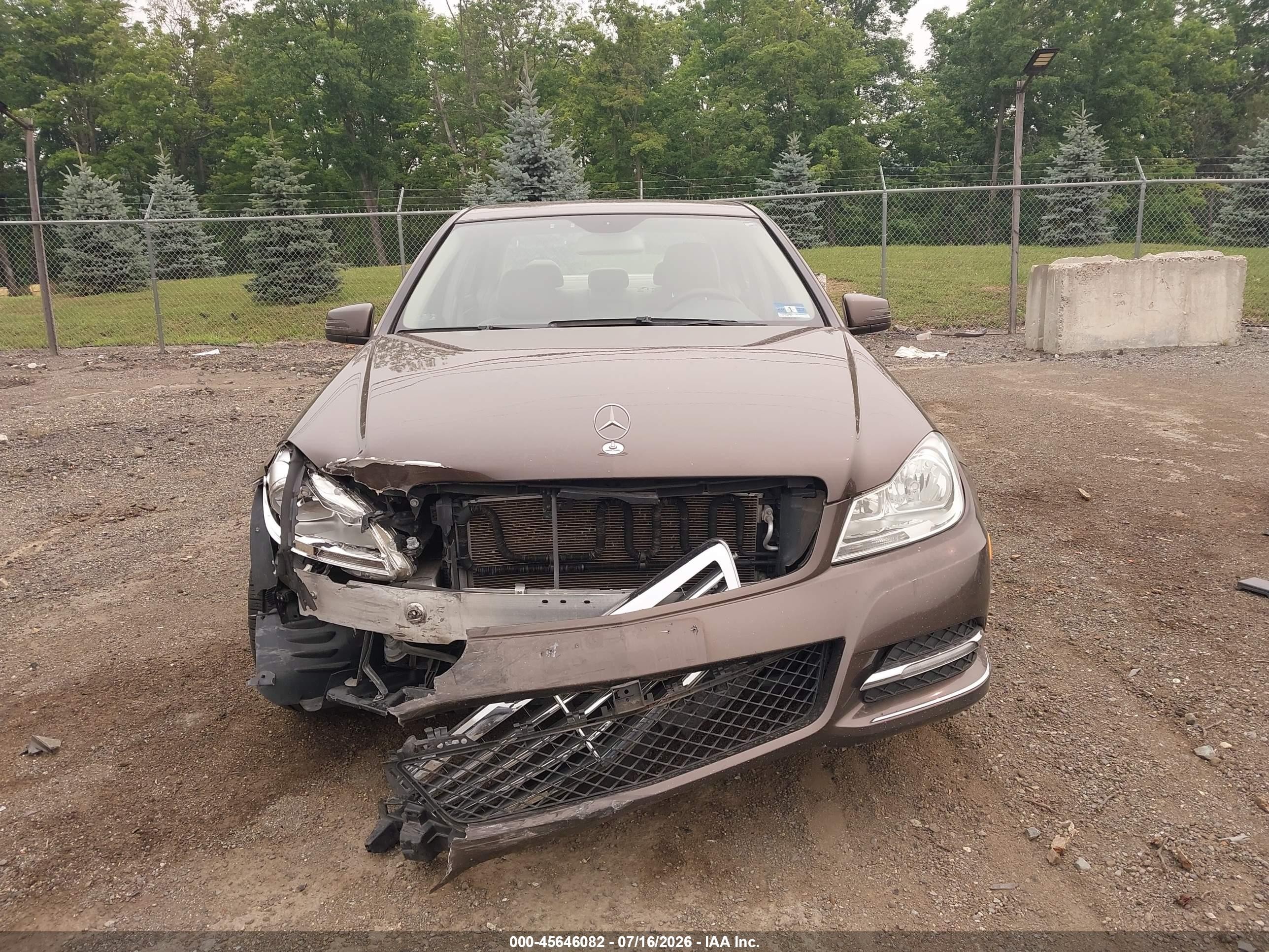 2013 Mercedes-benz C 300 Luxury 4matic Brown vin: WDDGF8ABXDR271506