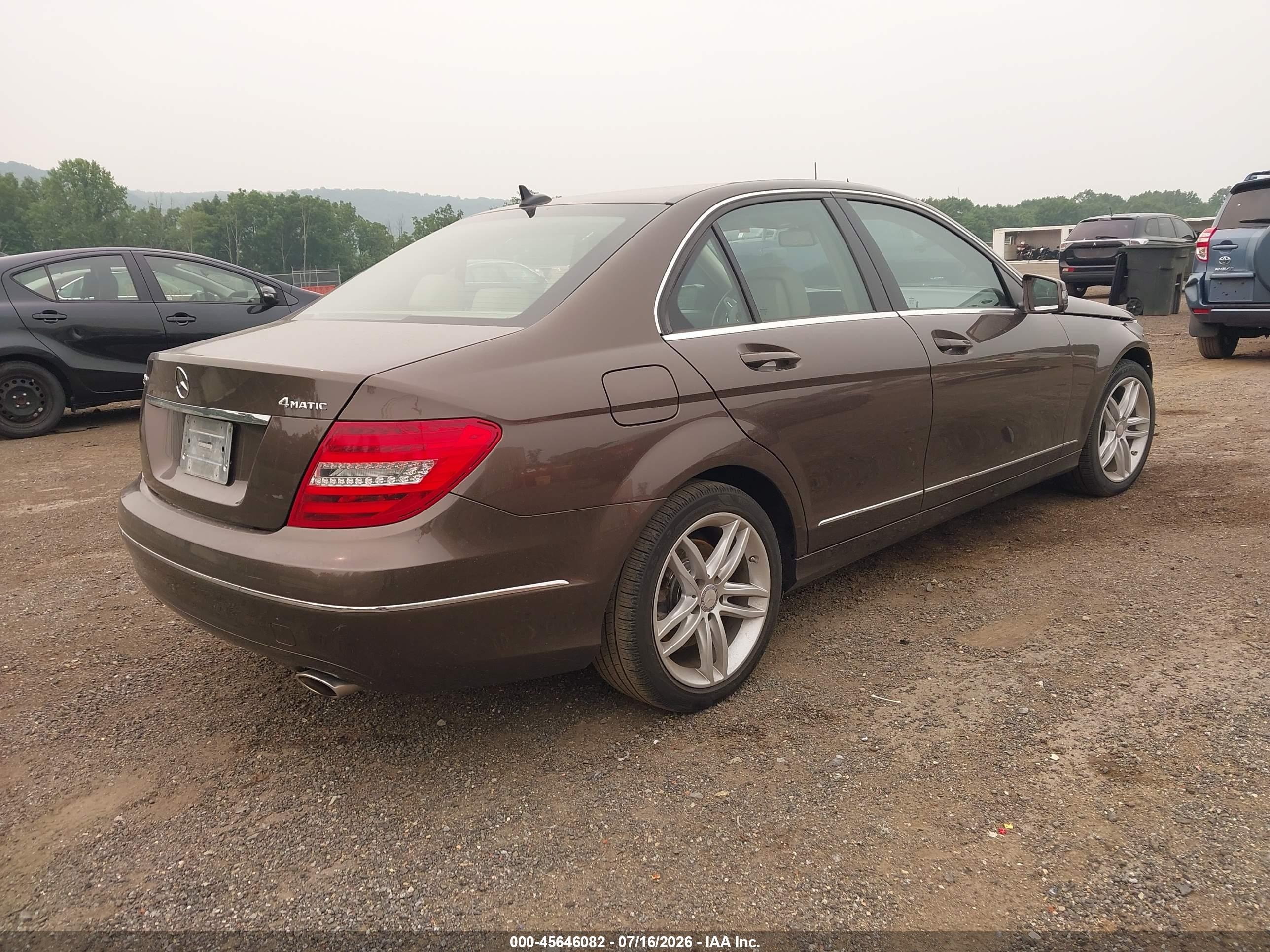 2013 Mercedes-benz C 300 Luxury 4matic Brown vin: WDDGF8ABXDR271506