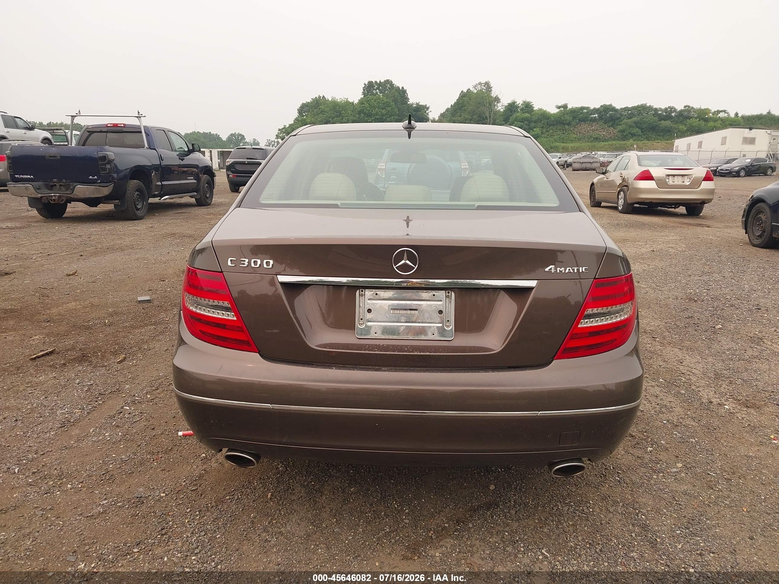 2013 Mercedes-benz C 300 Luxury 4matic Brown vin: WDDGF8ABXDR271506