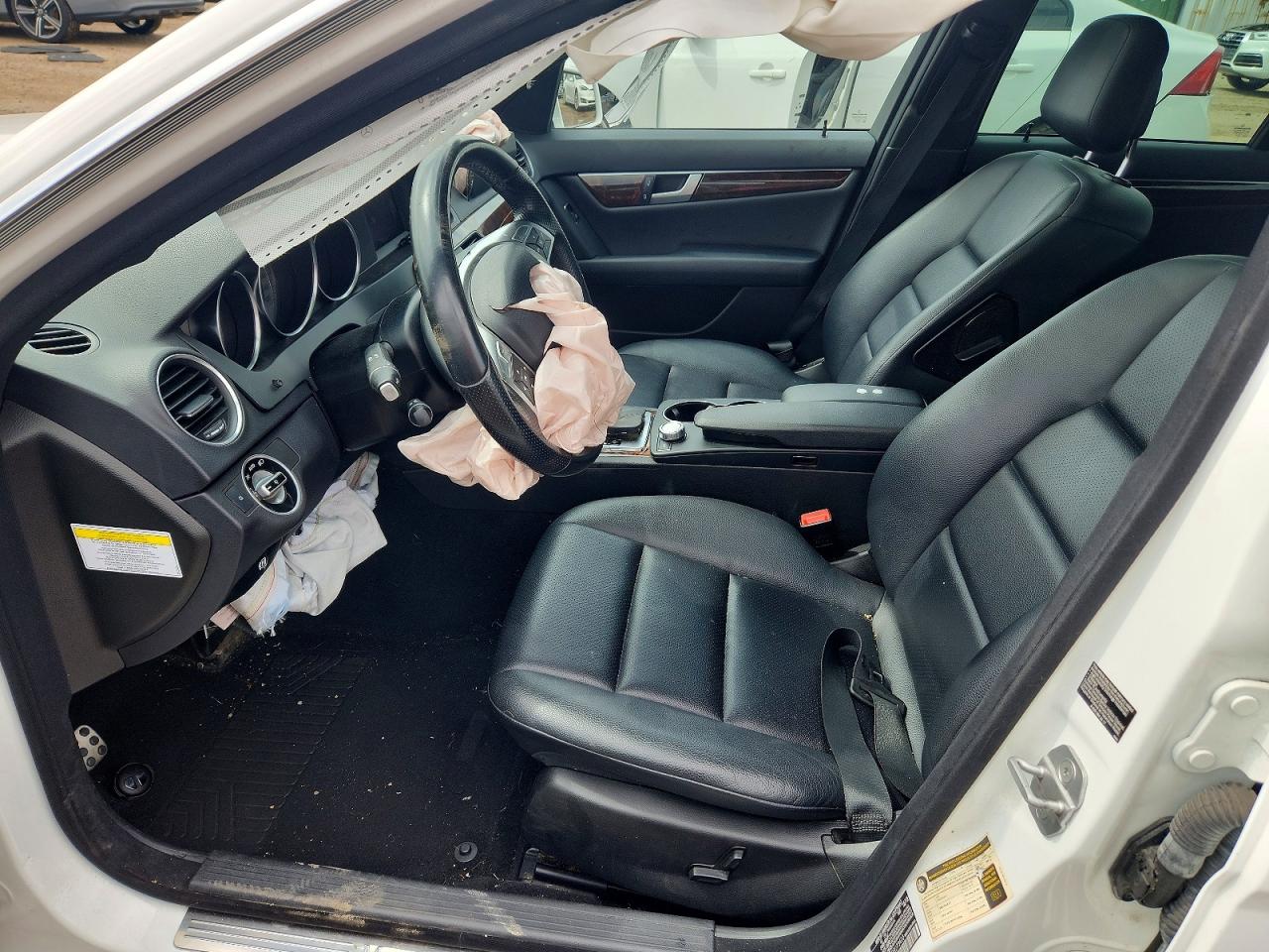 2013 Mercedes-benz C 300 4matic Белый vin: WDDGF8ABXDR273403