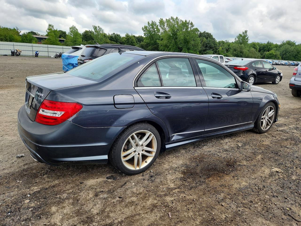 2013 Mercedes-benz C 300 4matic Charcoal vin: WDDGF8ABXDR276480