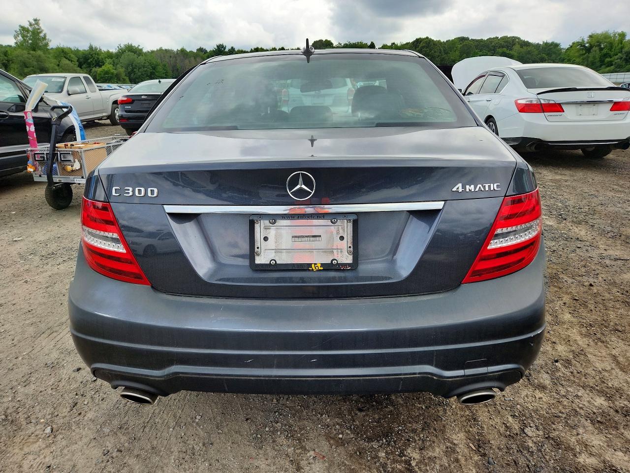 2013 Mercedes-benz C 300 4matic Charcoal vin: WDDGF8ABXDR276480