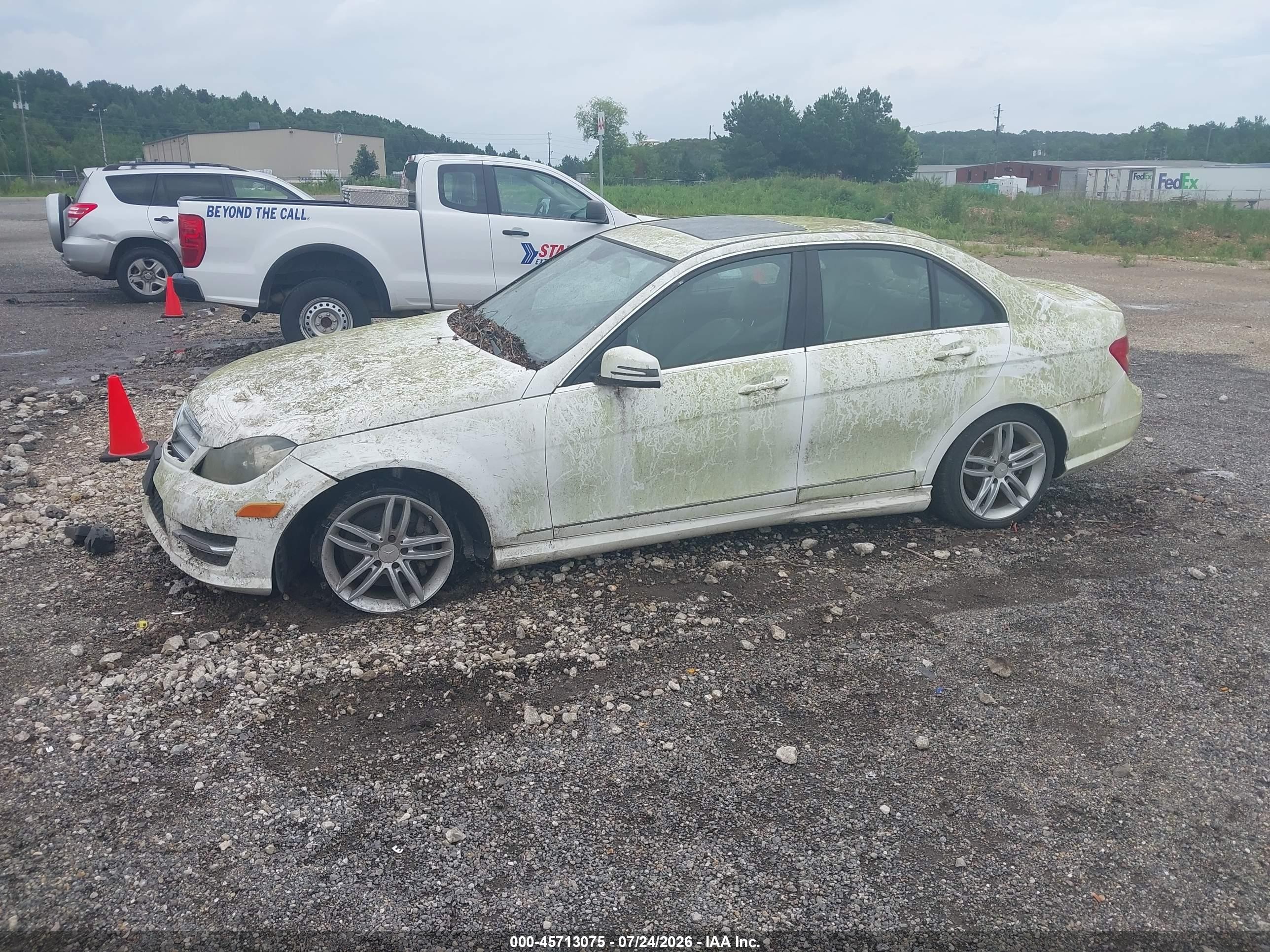 2013 Mercedes-benz C 300 Sport 4matic White vin: WDDGF8ABXDR278035
