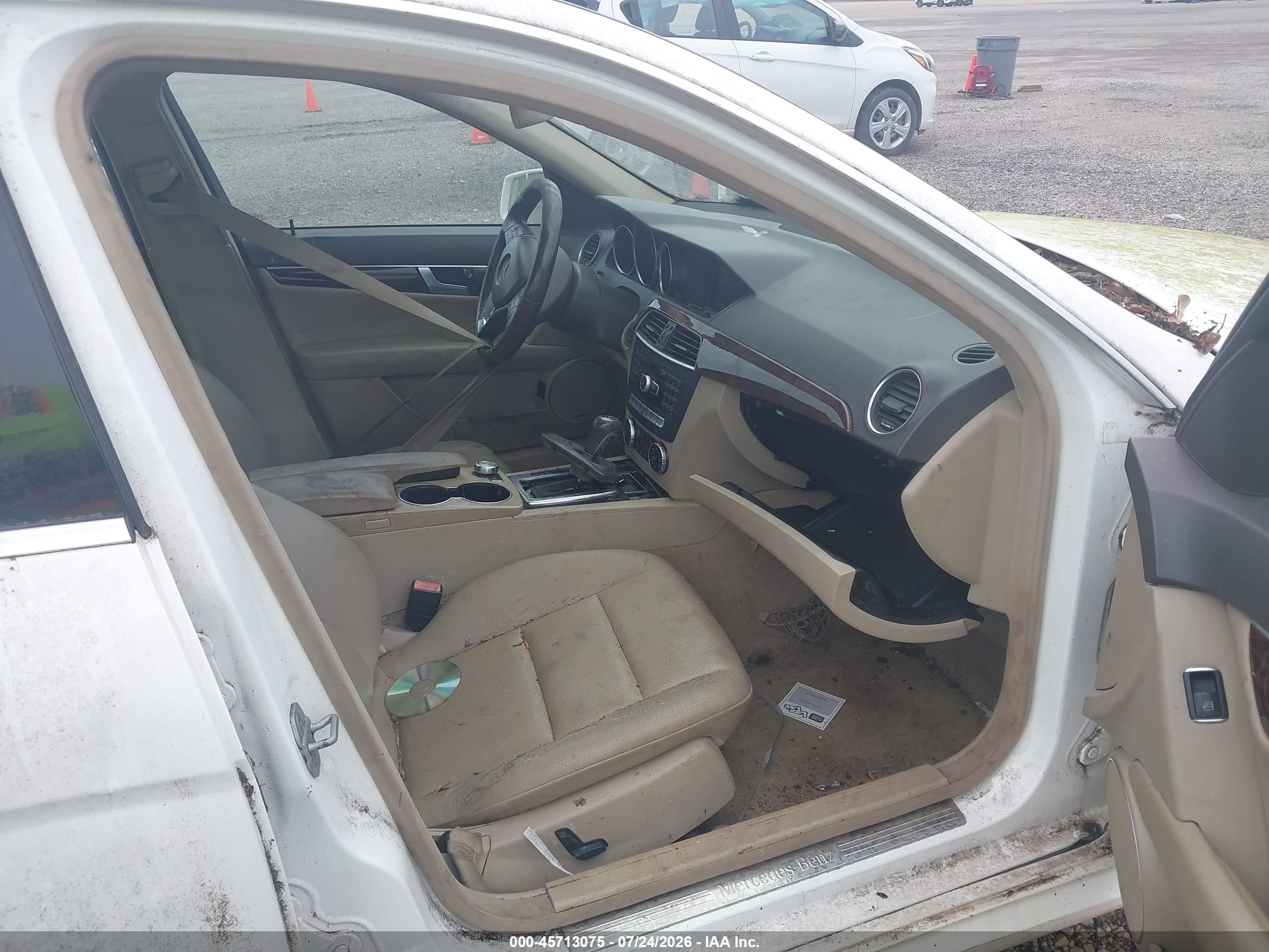 2013 Mercedes-benz C 300 Sport 4matic White vin: WDDGF8ABXDR278035