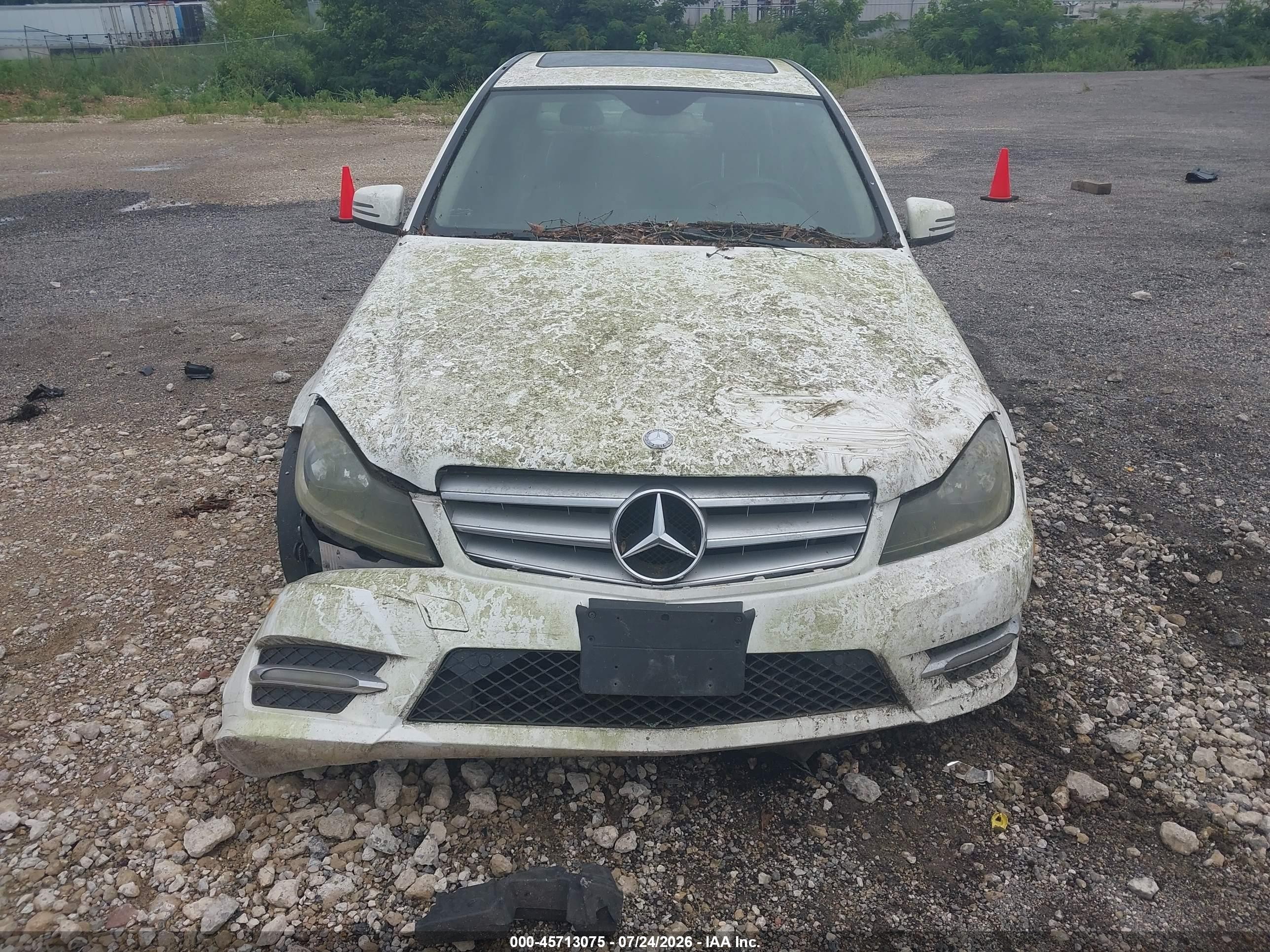 2013 Mercedes-benz C 300 Sport 4matic White vin: WDDGF8ABXDR278035